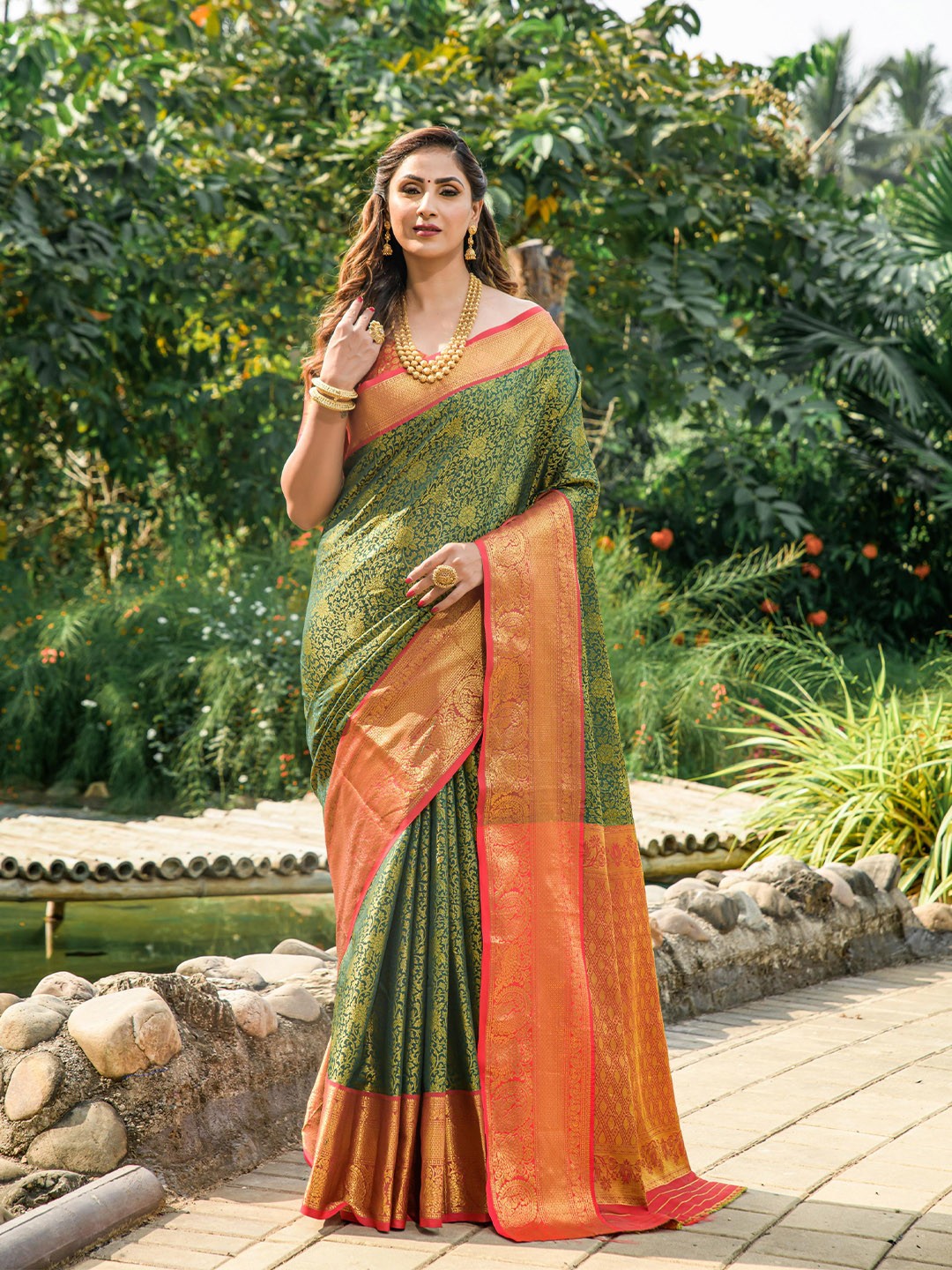 

PATIALAPICKS Ethnic Motifs Woven Design Zari Pure Silk Kanjeevaram Saree, Green