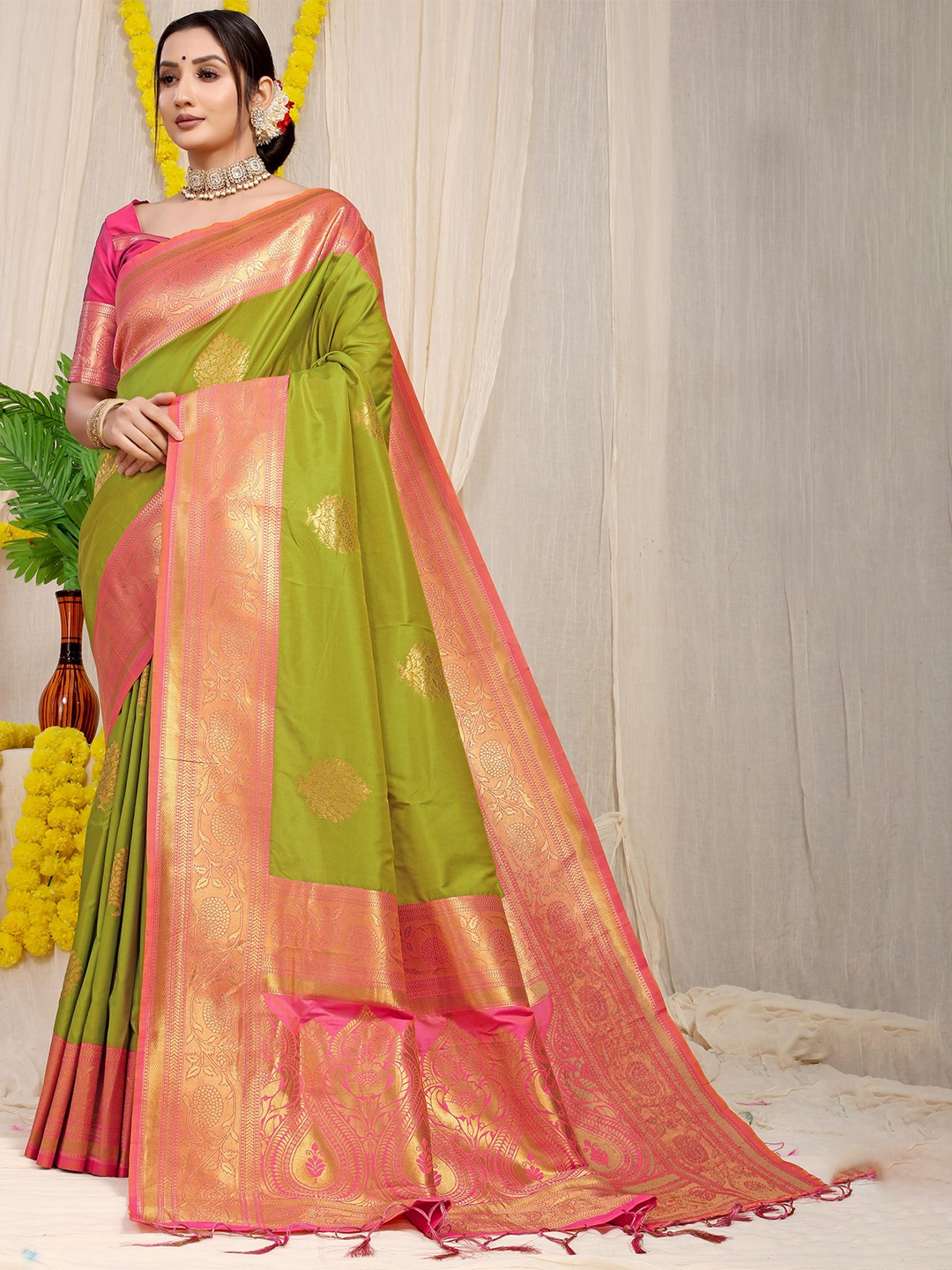 

PATIALAPICKS Ethnic Motifs Woven Design Zari Pure Silk Kanjeevaram Saree, Green