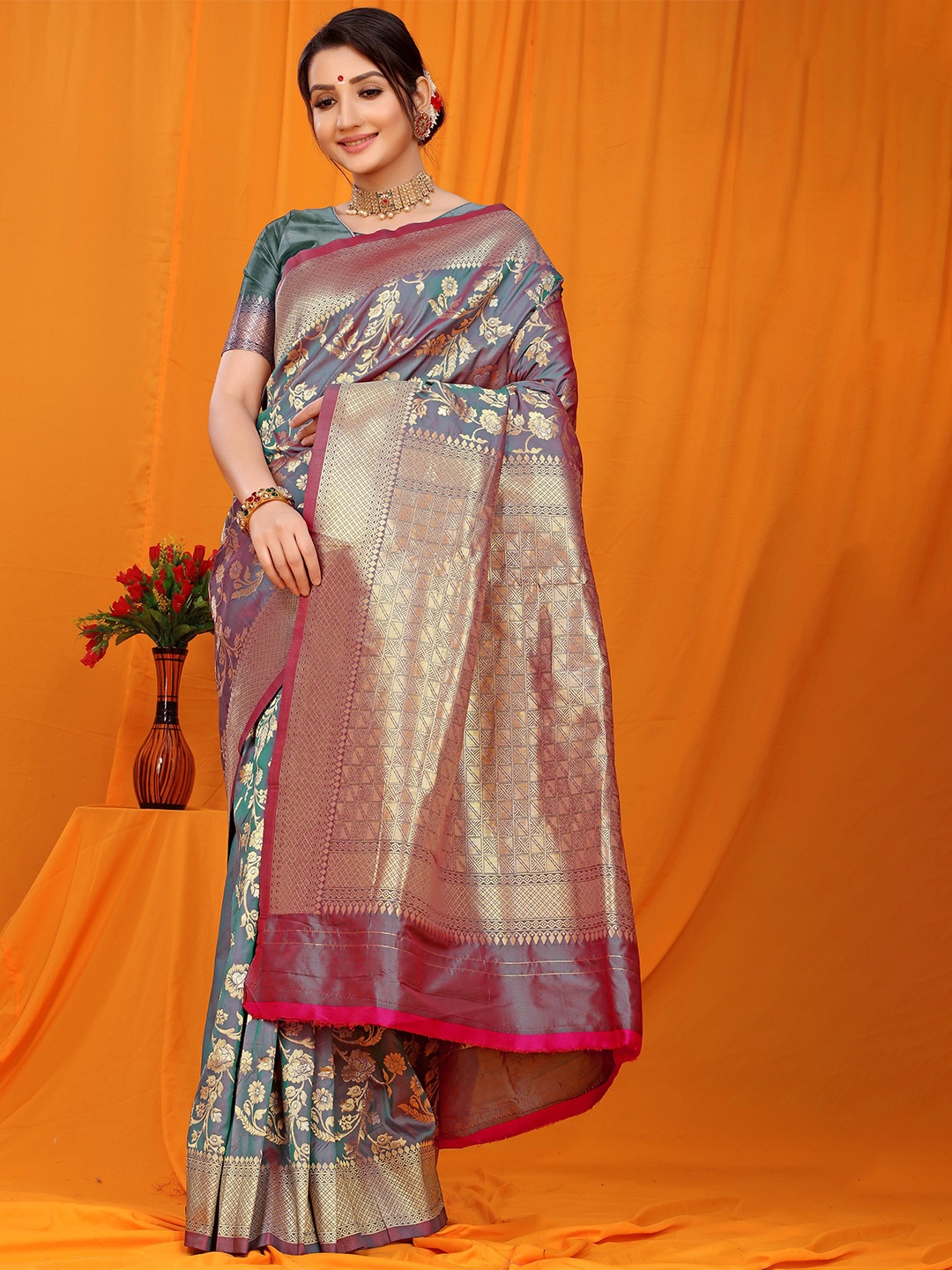 

PATIALAPICKS Ethnic Motifs Woven Design Zari Pure Silk Kanjeevaram Saree, Grey