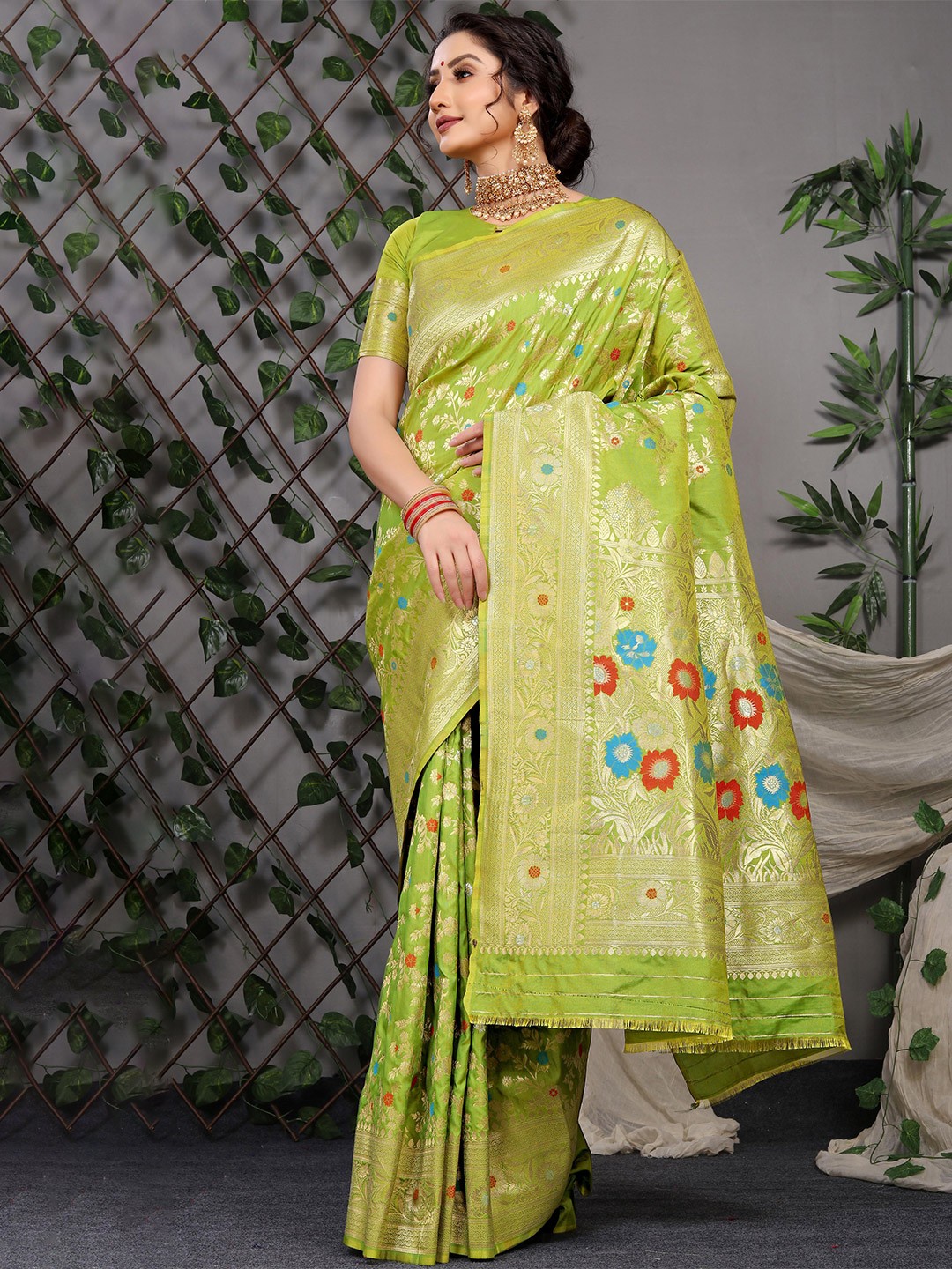

PATIALAPICKS Ethnic Motifs Woven Design Zari Pure Silk Kanjeevaram Saree, Green