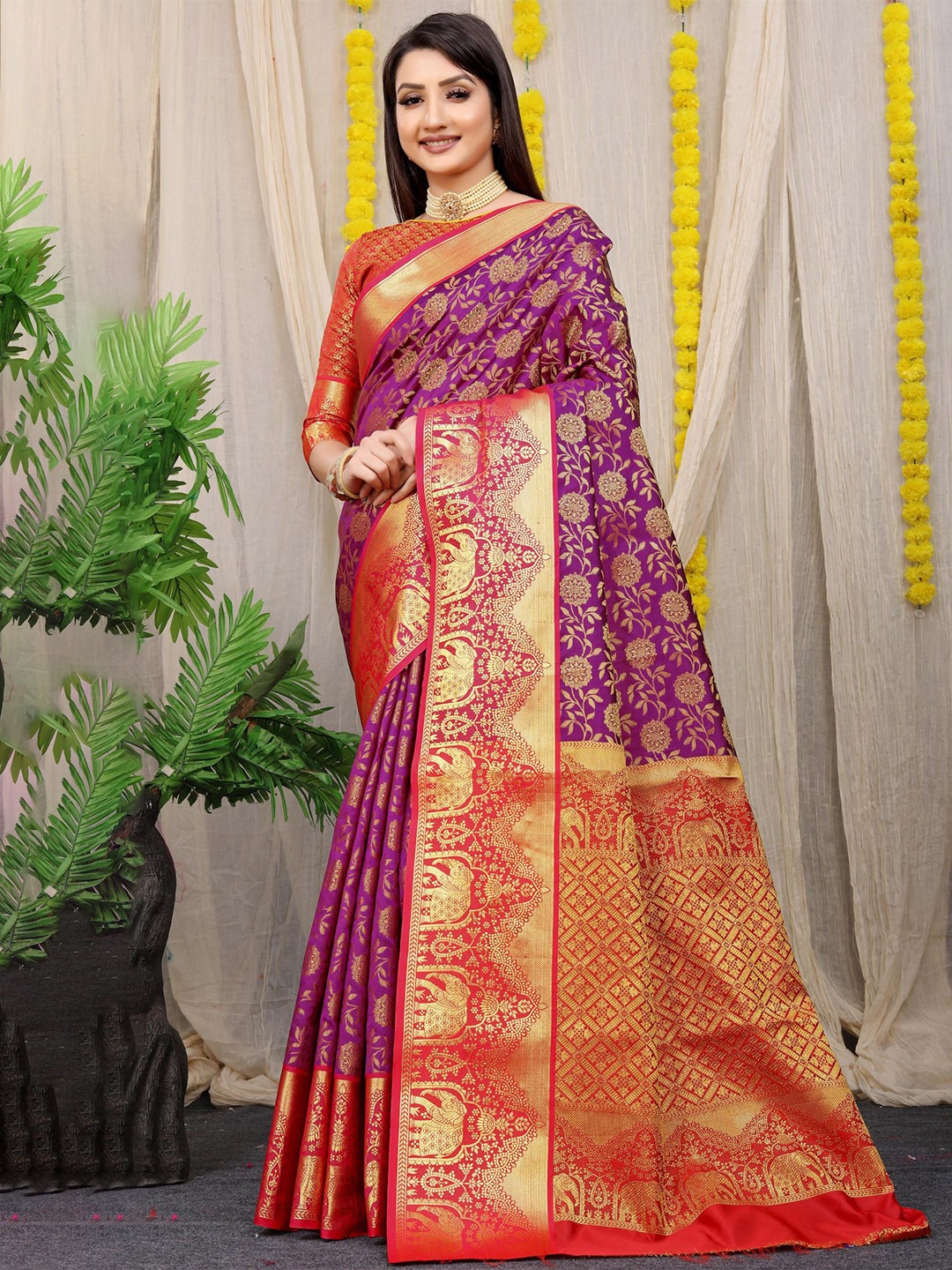 

PATIALAPICKS Floral Woven Design Zari Pure Silk Kanjeevaram Saree, Magenta