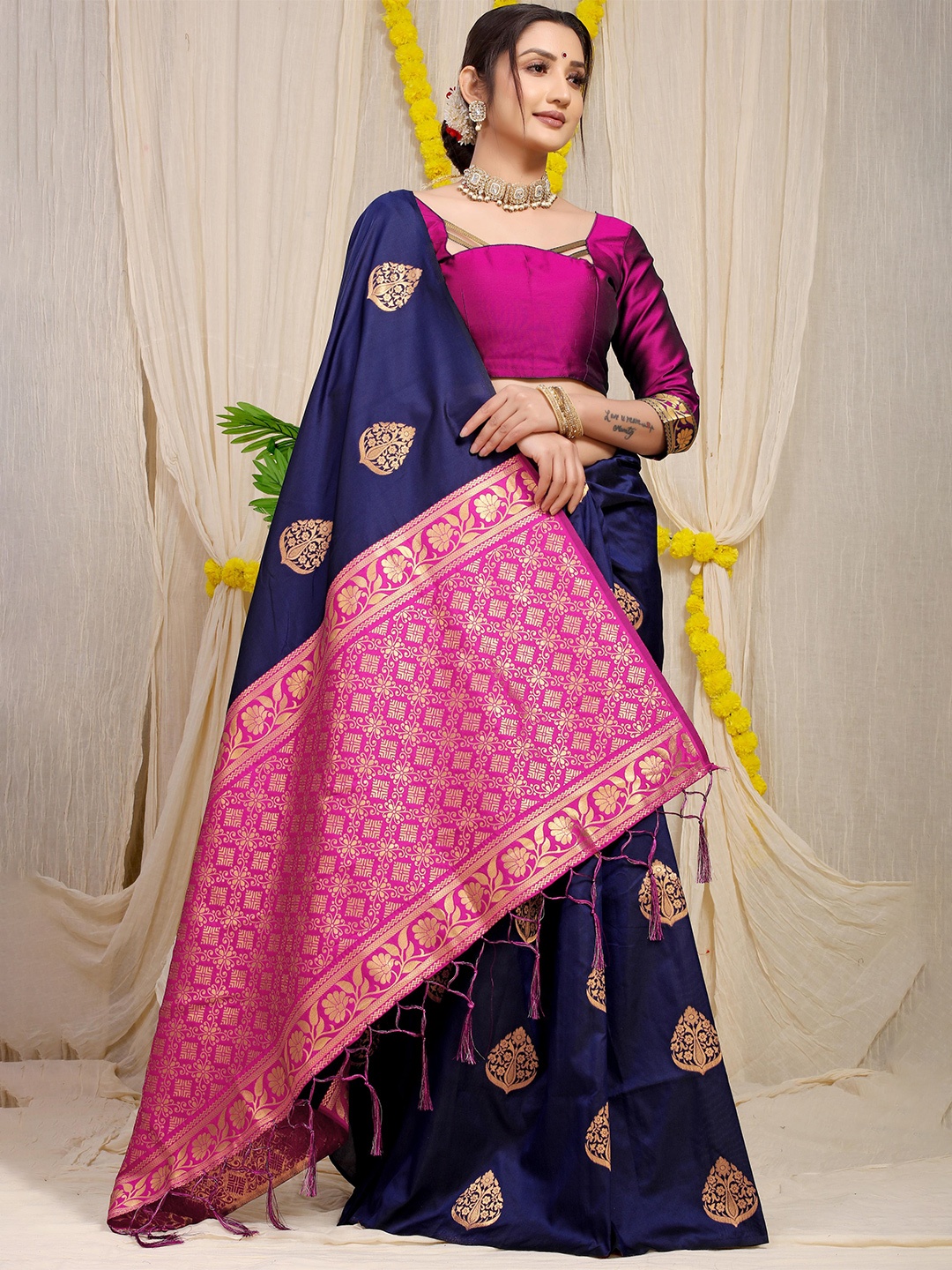 

PATIALAPICKS Ethnic Motifs Woven Design Zari Pure Silk Kanjeevaram Saree, Navy blue