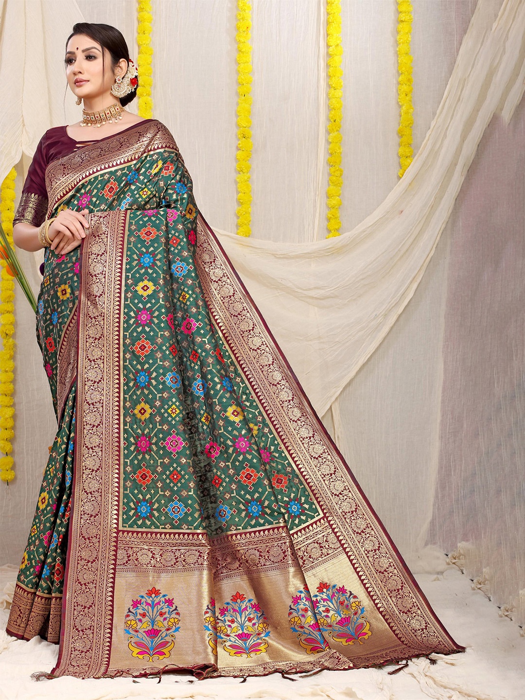 

PATIALAPICKS Ethnic Motifs Woven Design Zari Pure Silk Kanjeevaram Saree, Green