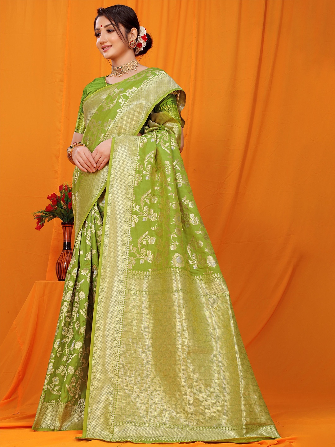 

PATIALAPICKS Ethnic Motifs Woven Design Zari Pure Silk Kanjeevaram Saree, Green