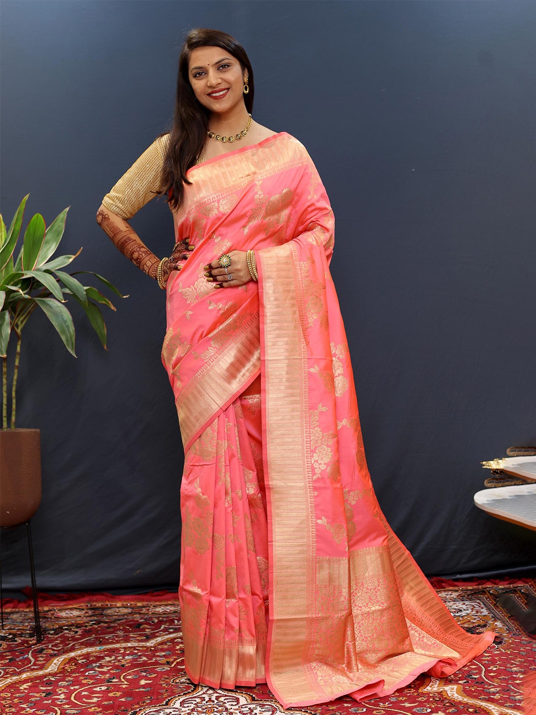 

PATIALAPICKS Floral Woven Design Zari Pure Silk Kanjeevaram Saree, Peach