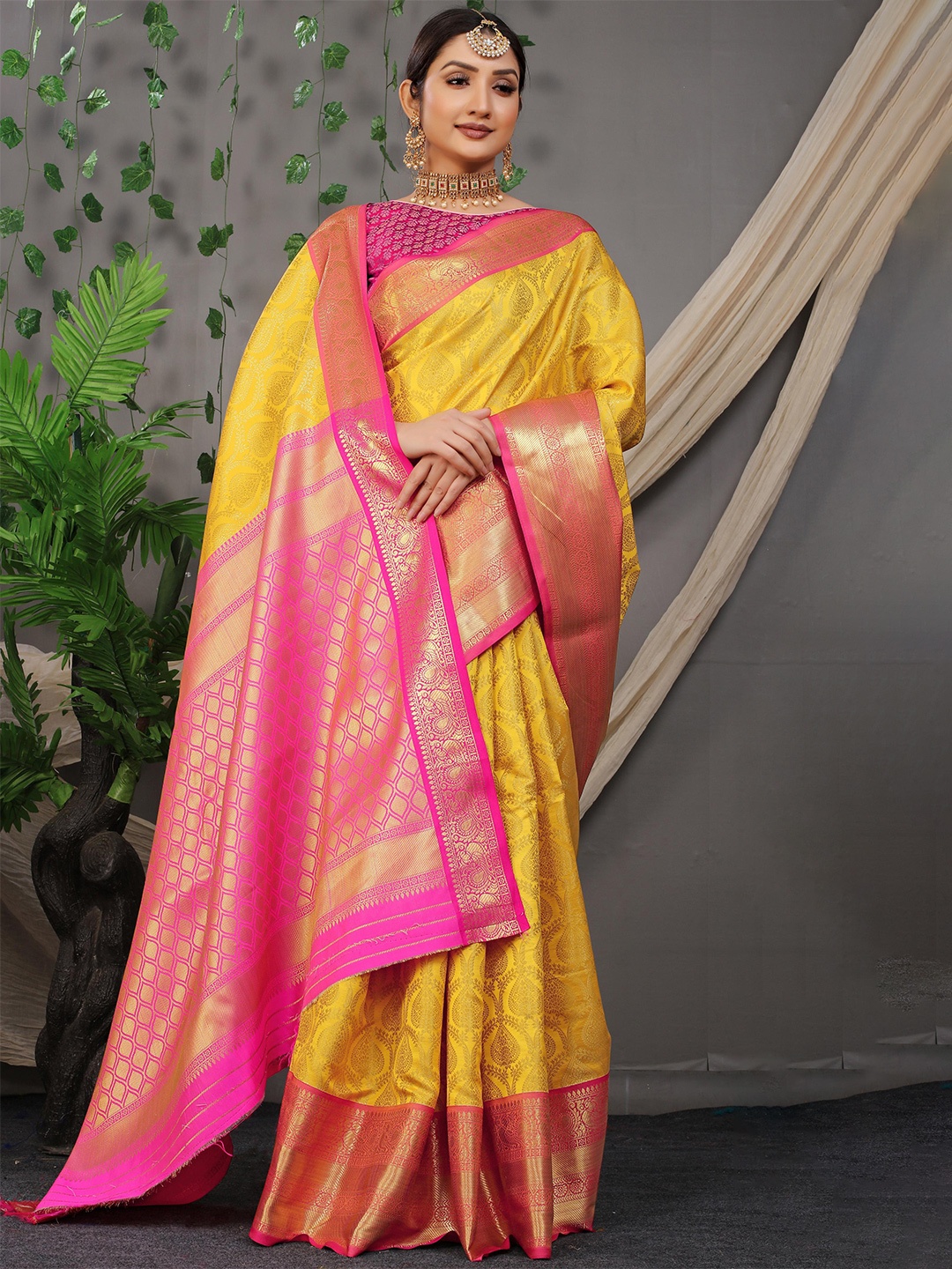 

PATIALAPICKS Ethnic Motifs Woven Design Zari Pure Silk Kanjeevaram Saree, Yellow