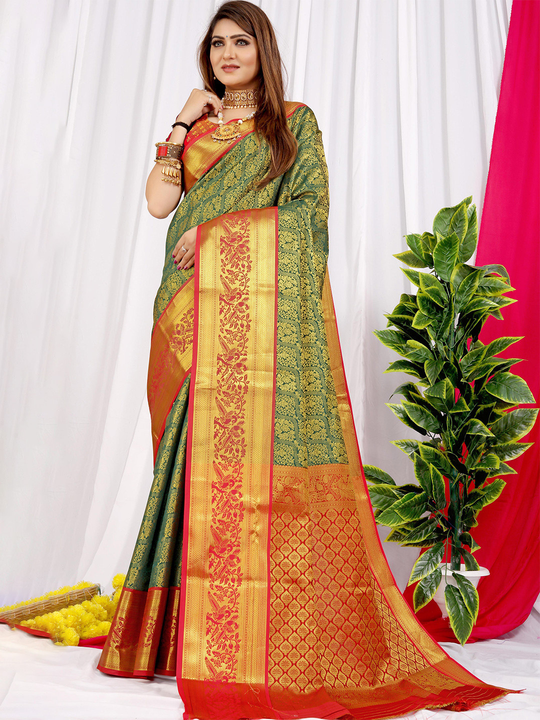 

PATIALAPICKS Ethnic Motifs Woven Design Zari Pure Silk Kanjeevaram Saree, Green