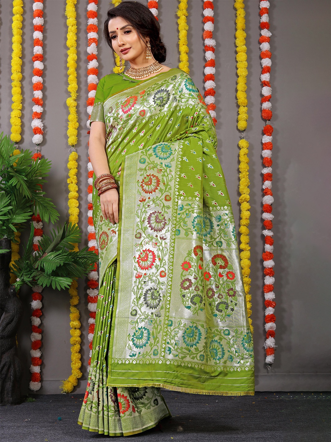 

PATIALAPICKS Woven Design Zari Pure Silk Heavy Work Kanjeevaram Saree, Green