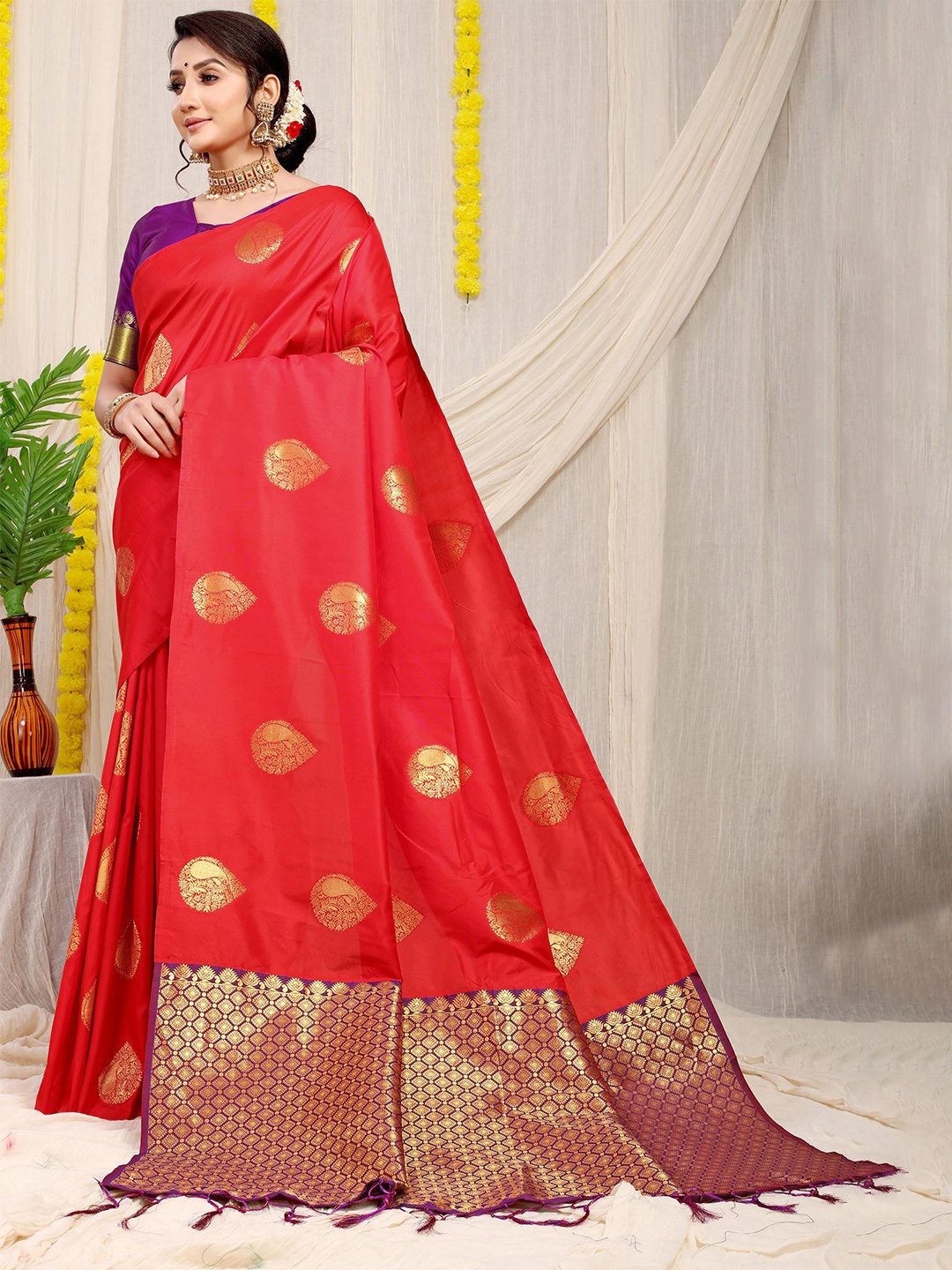 

PATIALAPICKS Ethnic Motifs Woven Design Zari Pure Silk Kanjeevaram Saree, Red