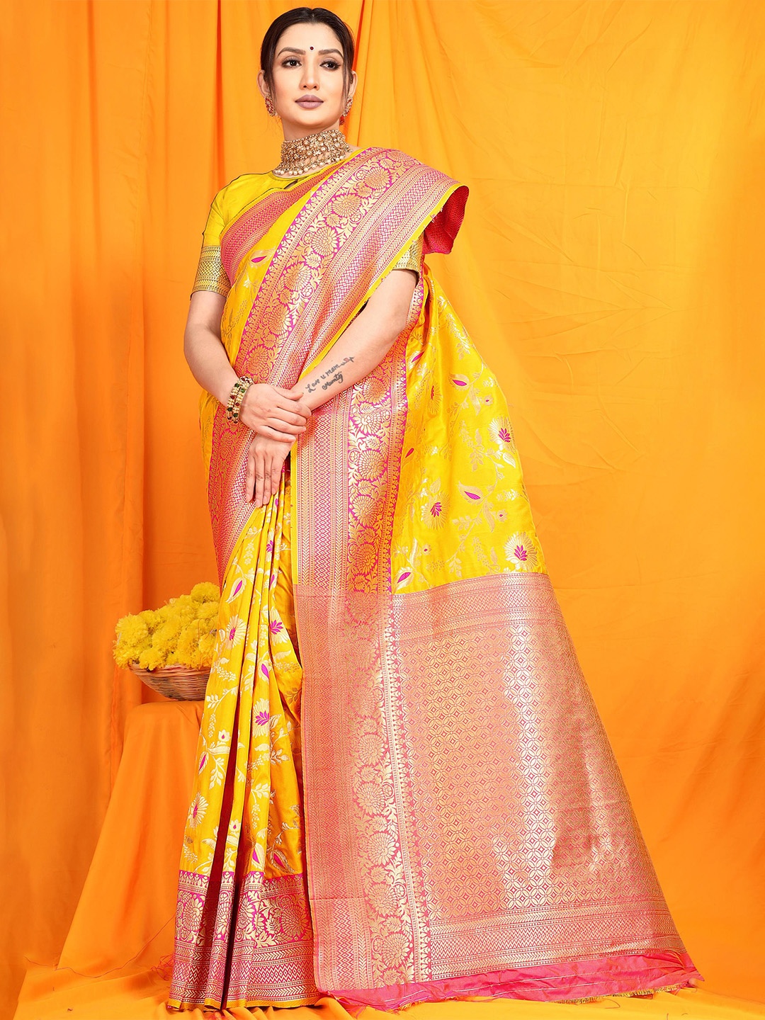 

PATIALAPICKS Ethnic Motifs Woven Design Zari Pure Silk Kanjeevaram Saree, Yellow