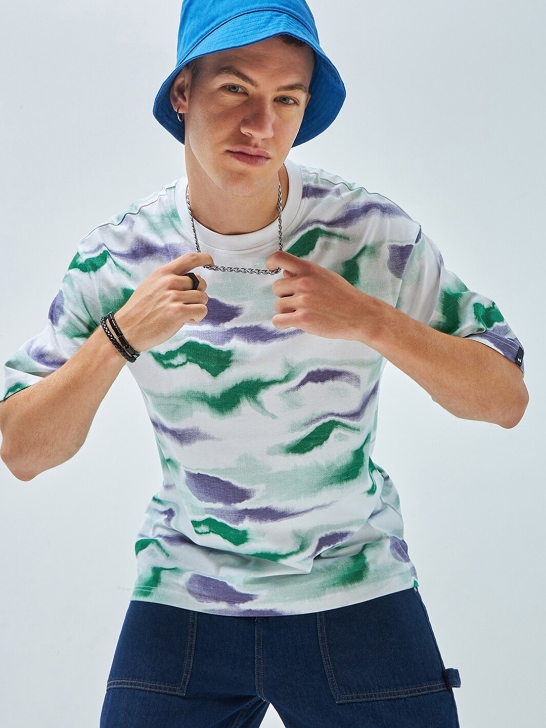 

Bewakoof White Abstract Printed Drop-Shoulder Sleeves Pure Cotton Oversized T-shirt