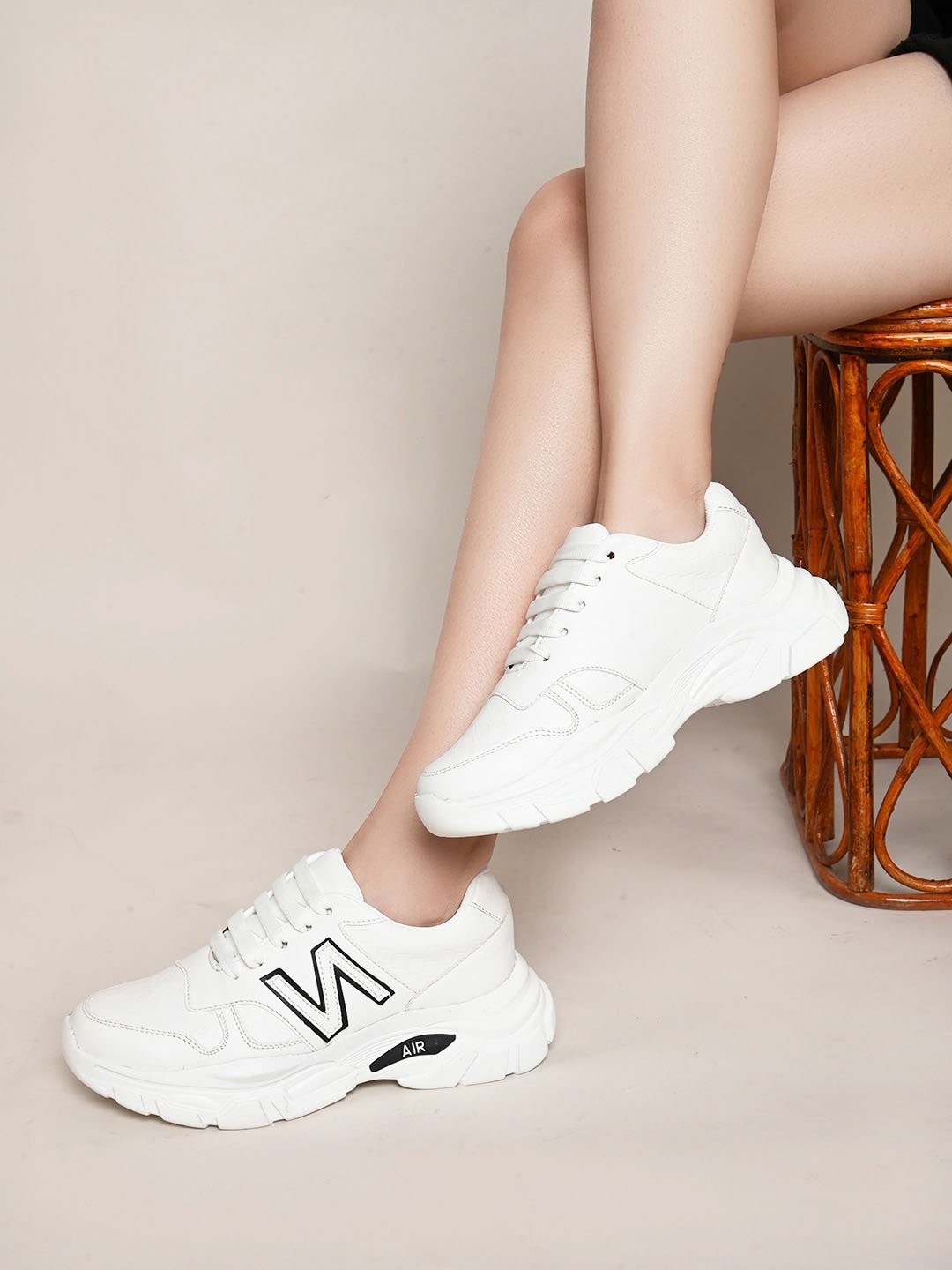 

XE Looks Women Textured Lightweight Comfort Insole Lace-Ups Sneakers, White