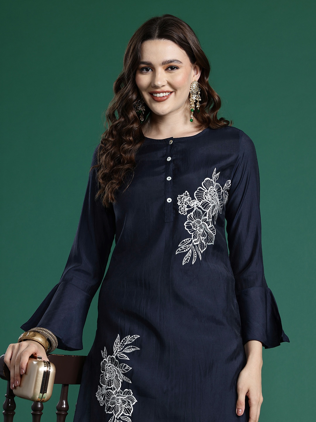 

Sangria Embroidered Kurta with Trousers, Navy blue