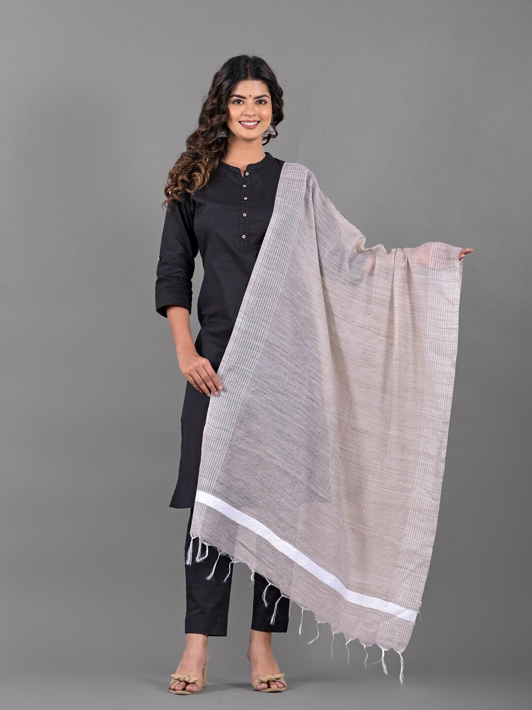 

Apratim Tasselled Detailed Dupatta, White