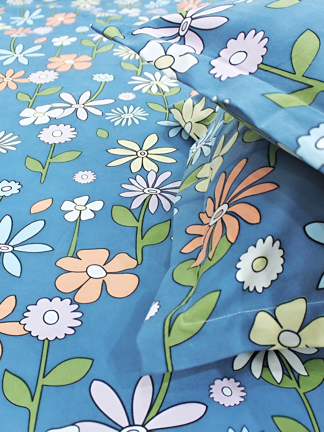 

Aurave Blue & Yellow Floral 210 TC Microfiber King Bedsheet With 2 Pillow Covers