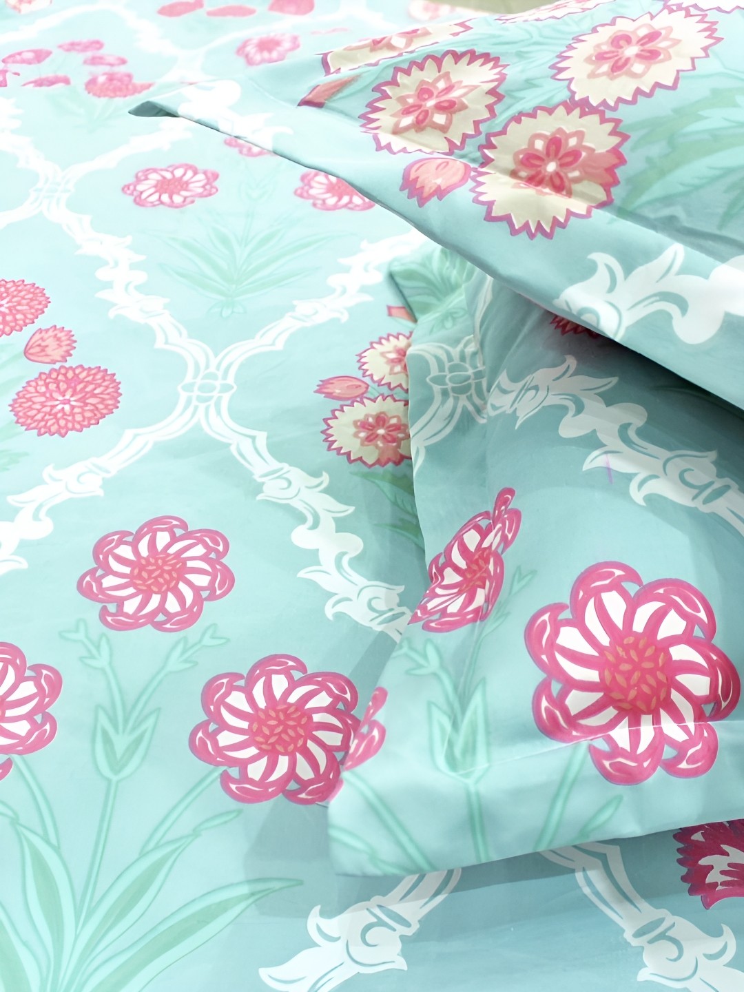 

Aurave Blue & Pink Floral 210 TC Microfiber King Bedsheet With 2 Pillow Covers