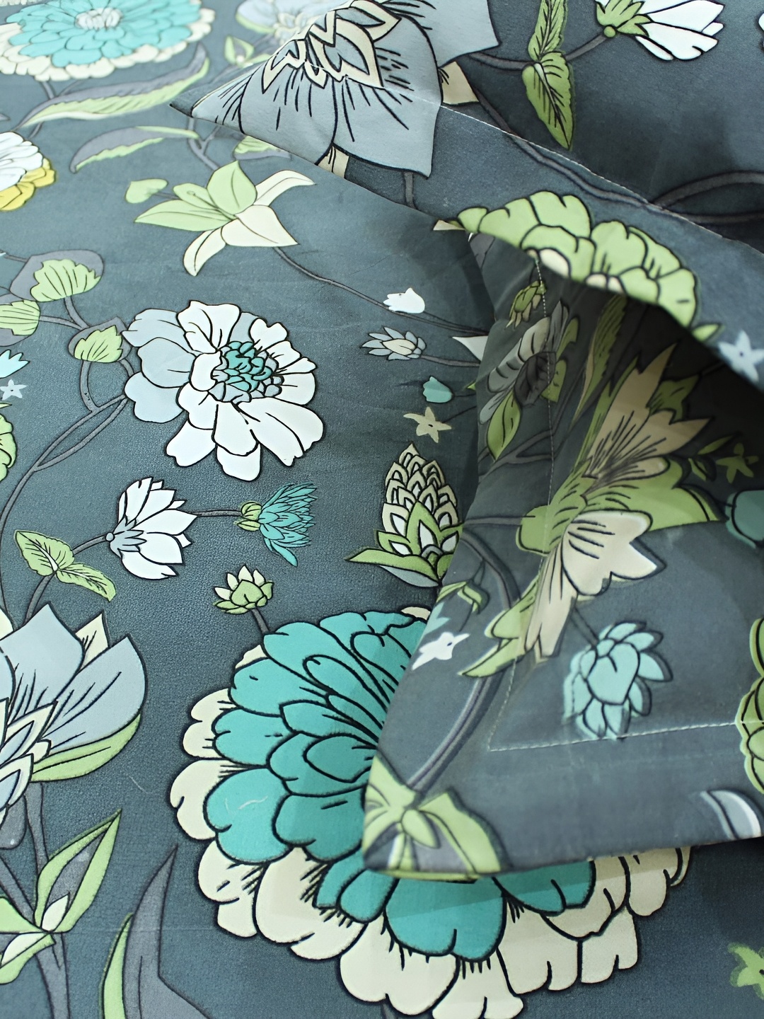 

Aurave Grey & Blue Floral 210 TC Microfiber King Bedsheet With 2 Pillow Covers