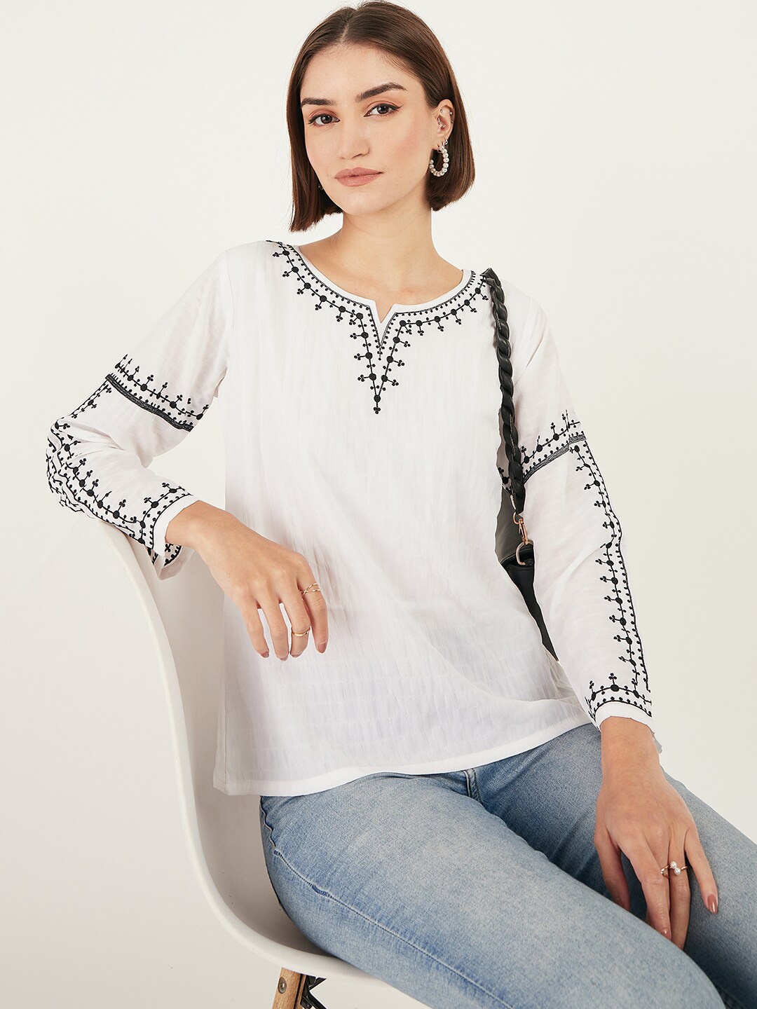 

DressBerry White Geometric Printed Notched Neck Top