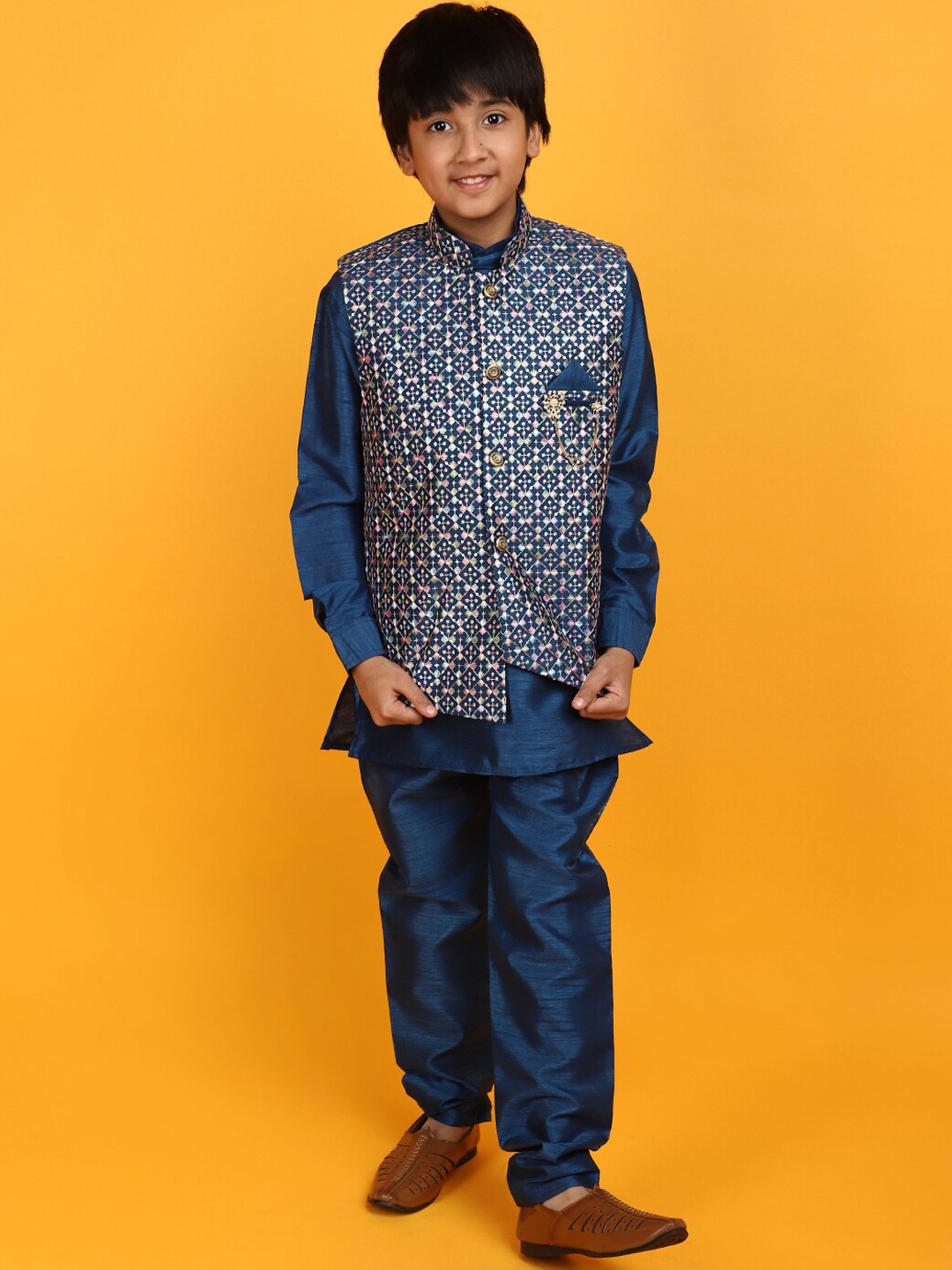 

V-Mart Embroidered Sherwani Set, Blue