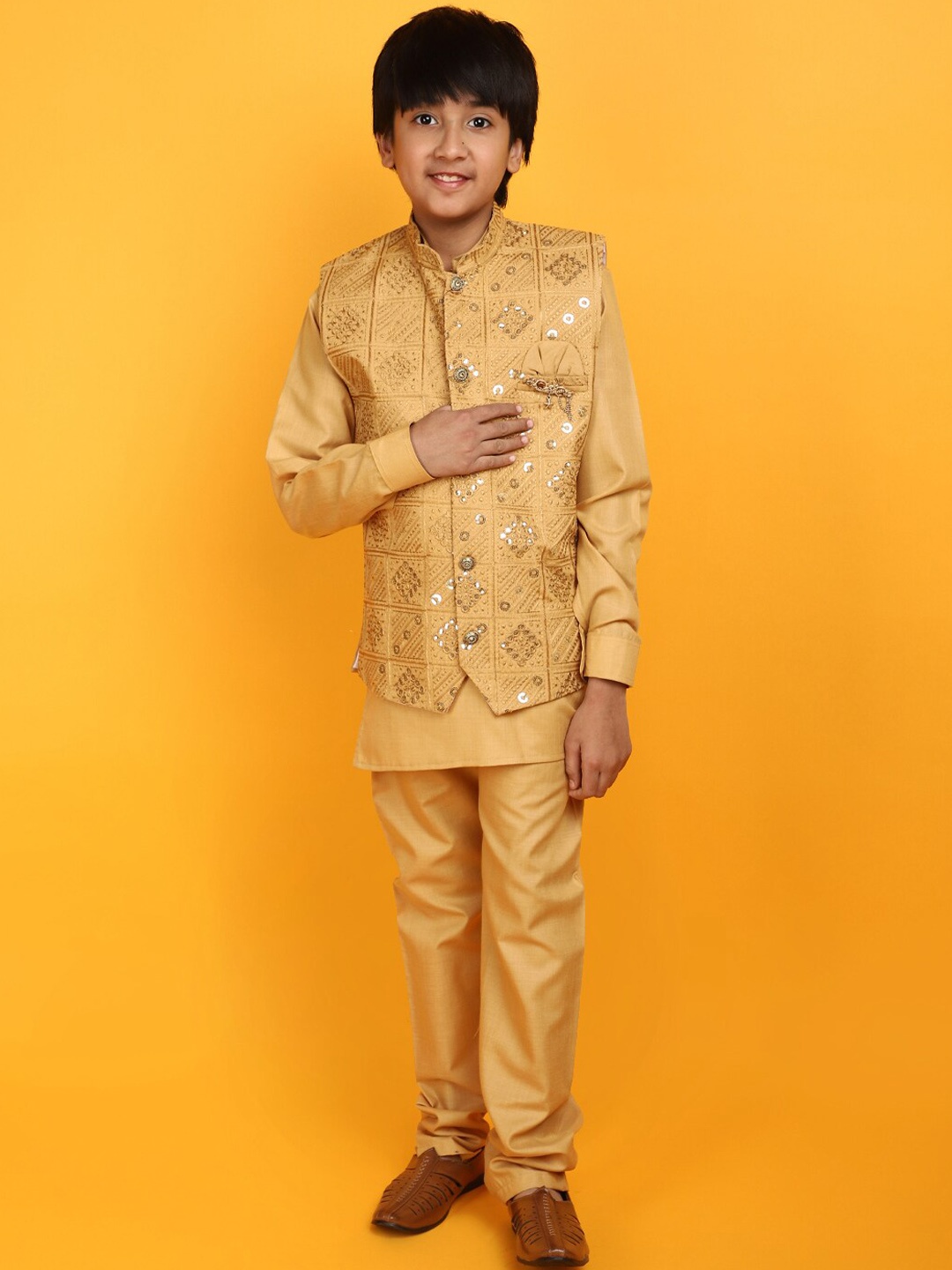 

V-Mart Boys Self Design Mandarin Collar Sherwani Set, Brown