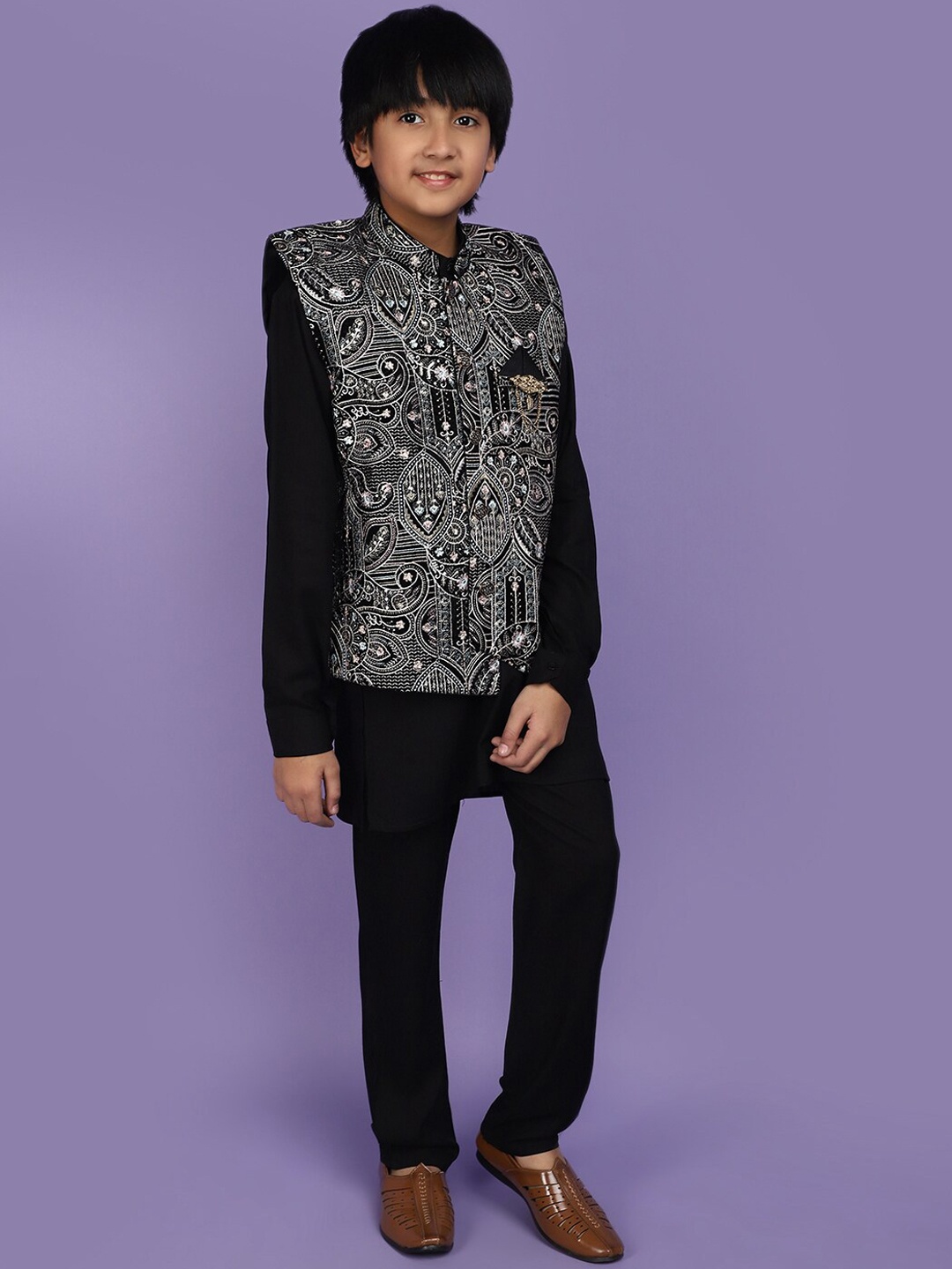 

V-Mart Boys Self-Design Cotton Sherwani Set, Black