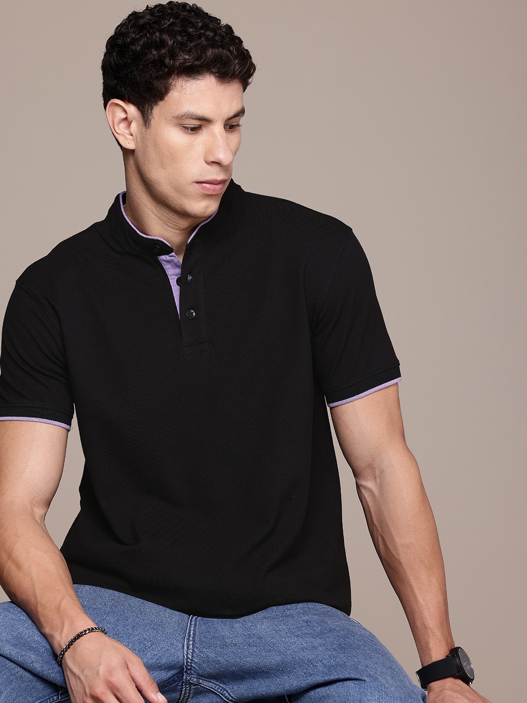 

Roadster Men Solid Mandarin Collar T-shirt, Black