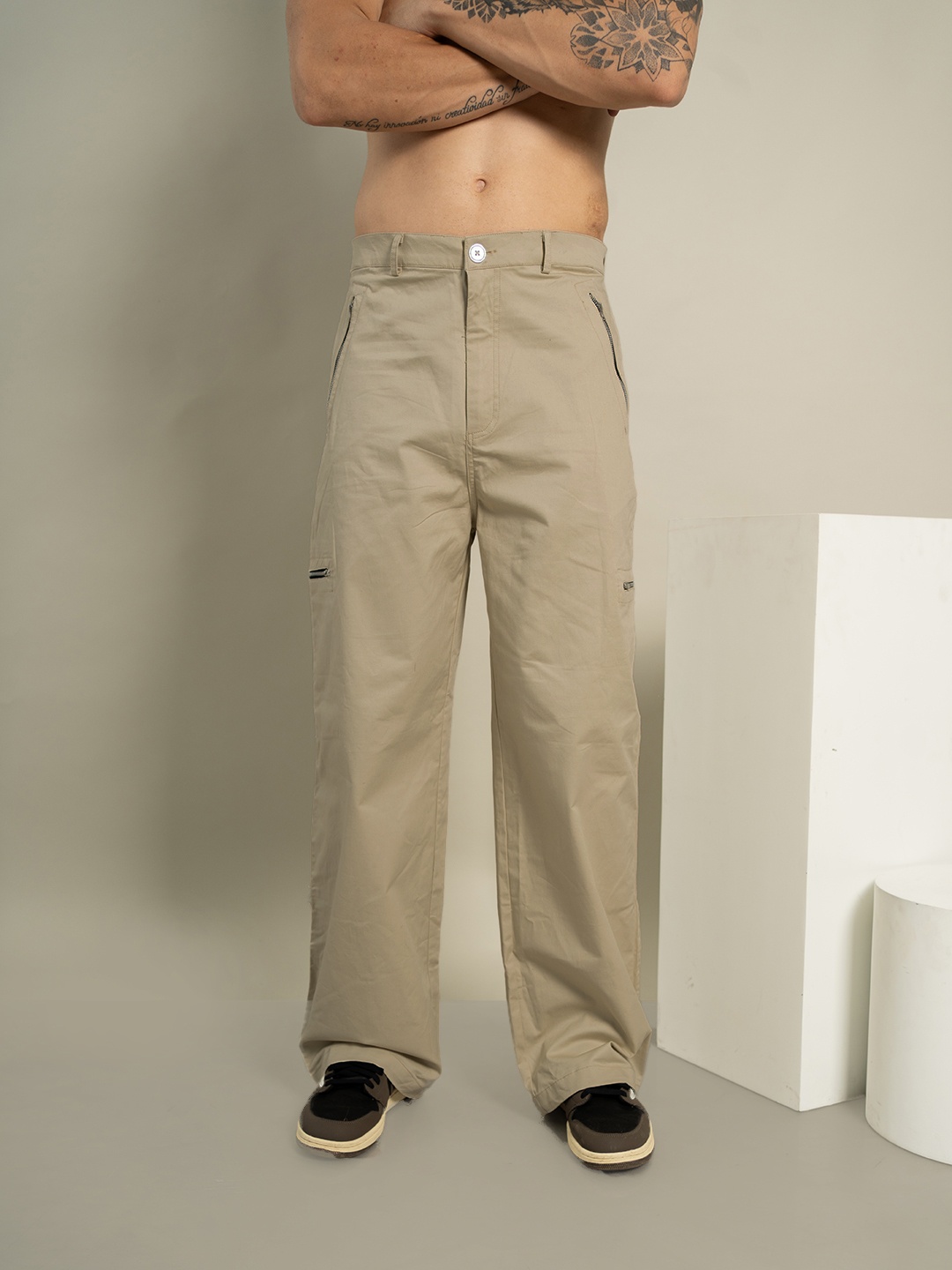 

UNRL Men Straight Fit Pure Cotton Trousers, Beige