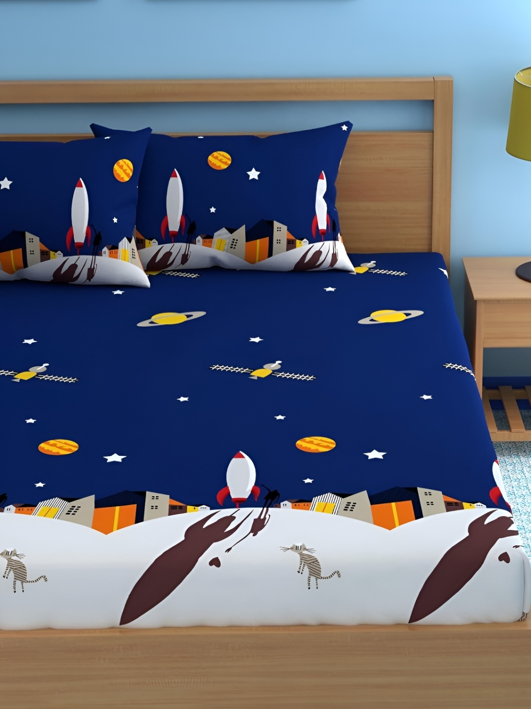 

UrbanArts Navy Blue & White Conversational 300 TC King Bedsheet with 2 Pillow Covers