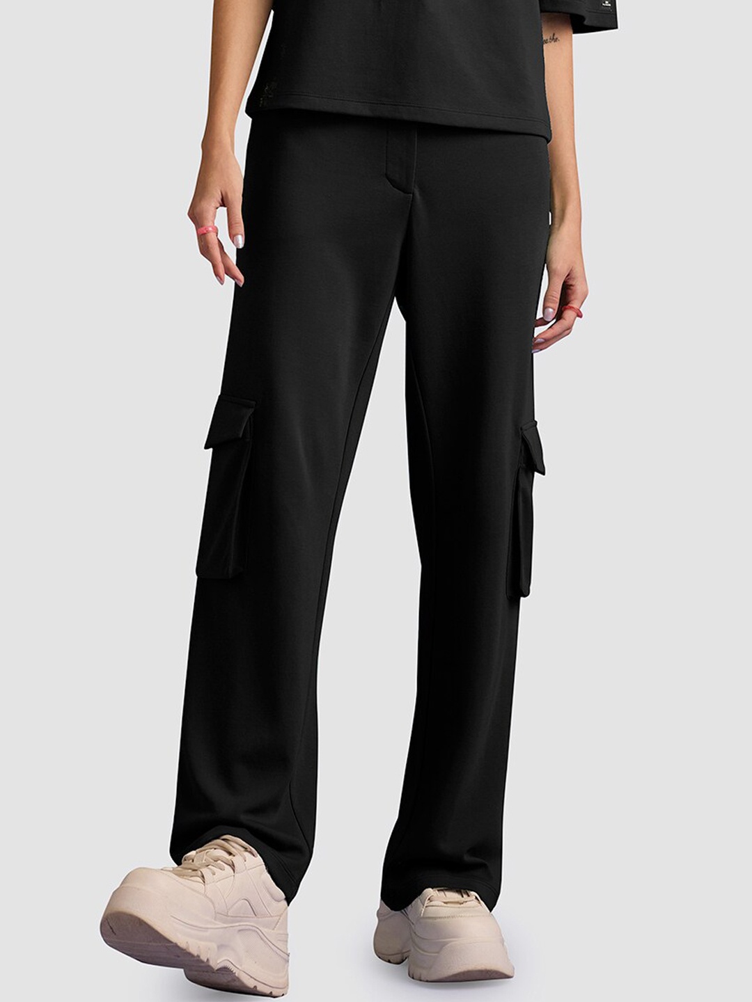 

Muvazo V-Neck Top With Trouser, Black