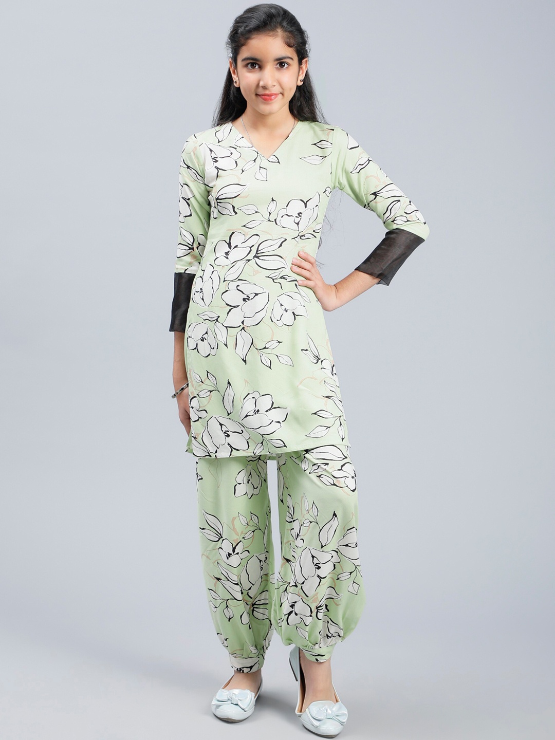 

Unique Designers Girls Floral Printed V-Neck Straight Kurta with Salwar, Green