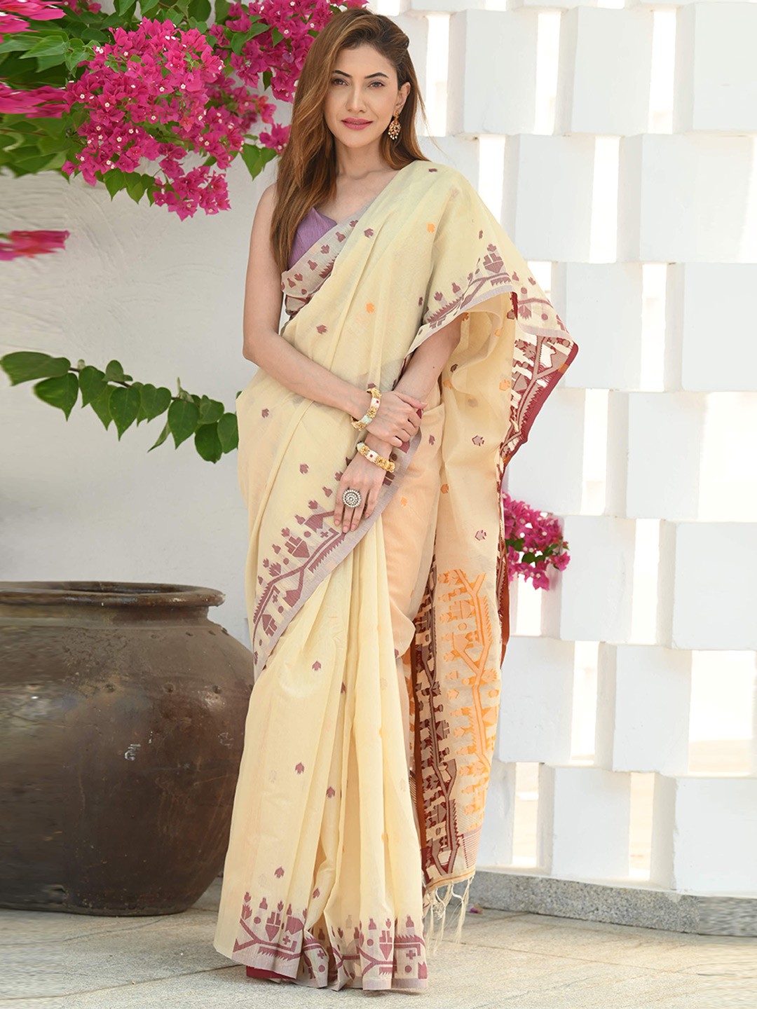 

BEATITUDE Woven Design Pure Cotton Saree, Beige