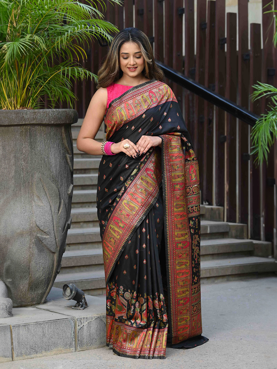 

BEATITUDE Ethnic Woven Design Zari Saree, Black