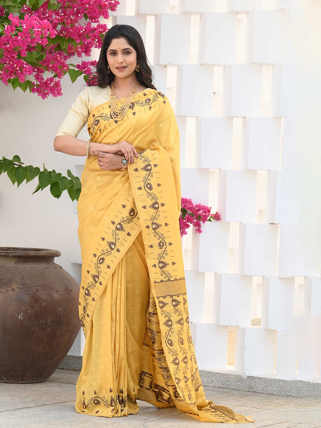 

BEATITUDE Woven Design Silk Cotton Saree, Yellow