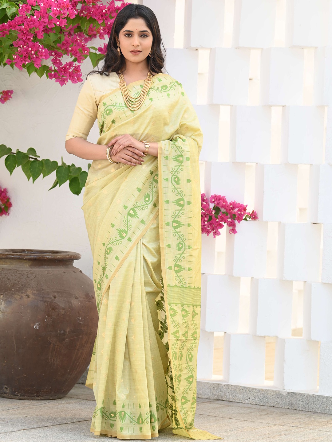 

BEATITUDE Woven Design Silk Cotton Saree, Green