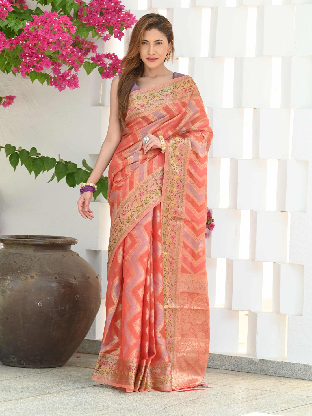 BEATITUDE Striped Woven Design Zari Saree, Red