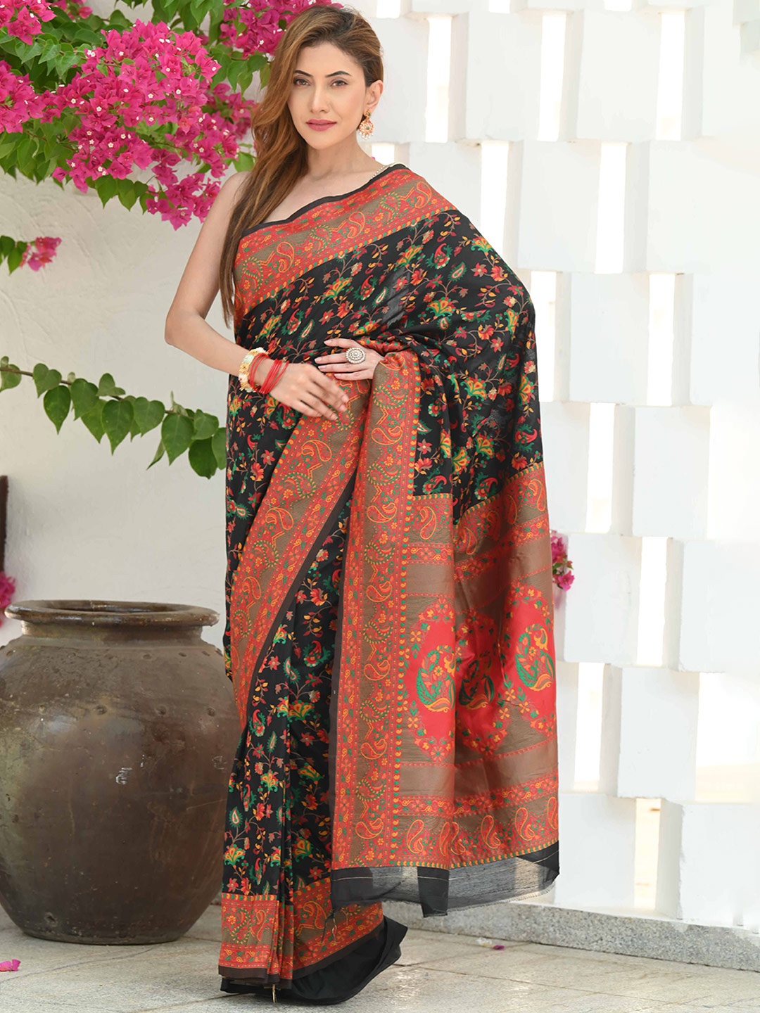 

BEATITUDE Floral printed Woven Design Zari Saree, Black