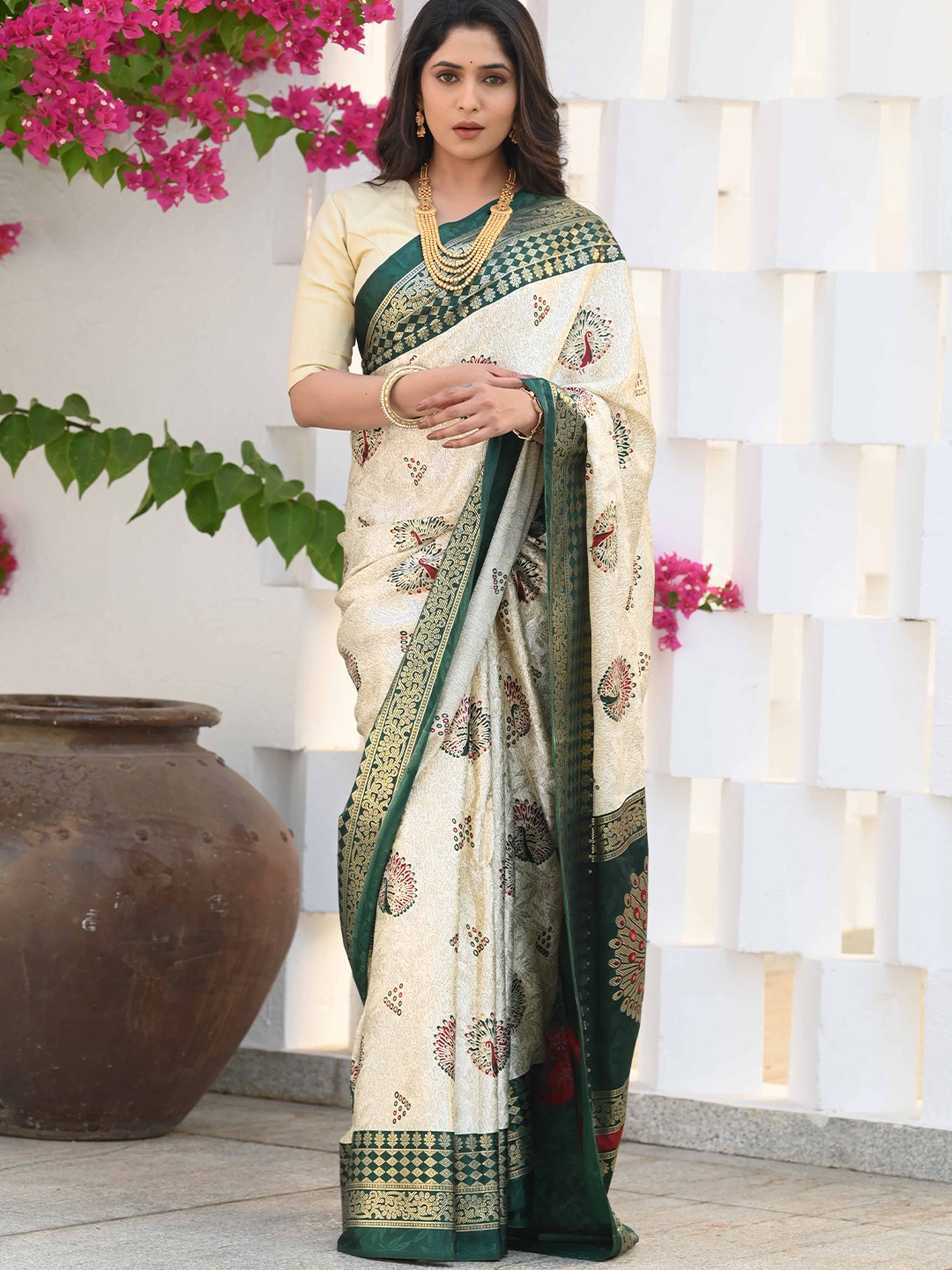 

BEATITUDE Ethnic Motifs Printed Saree, Off white