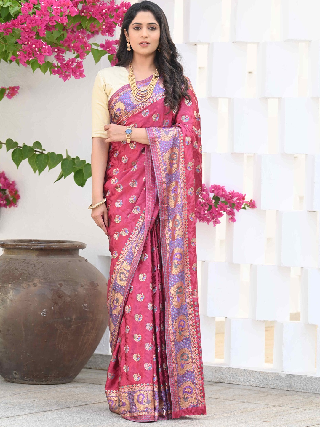 

BEATITUDE Ethnic Motifs Printed Saree, Pink