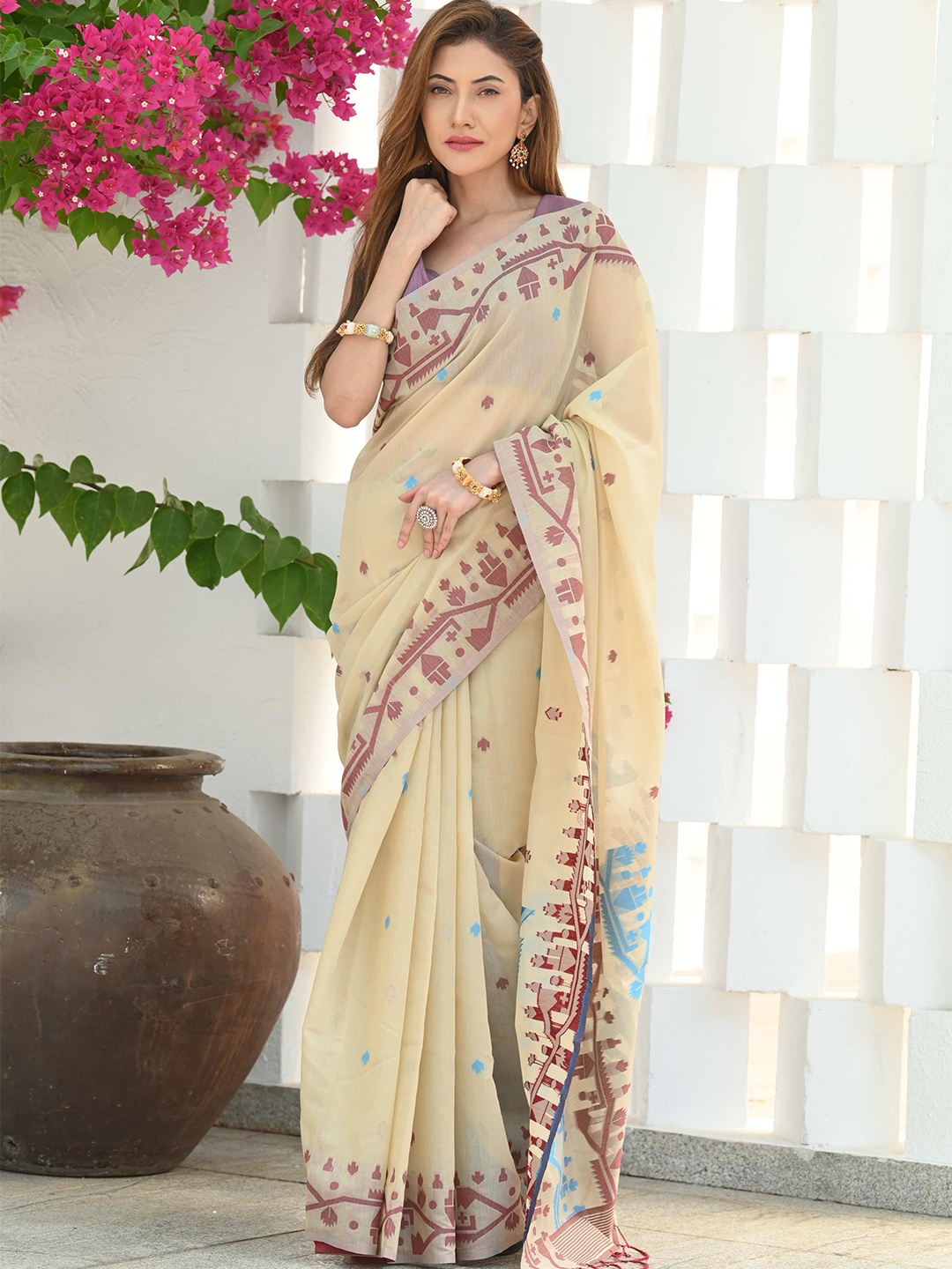 

BEATITUDE Geometric Woven Design Pure Cotton Saree, Beige