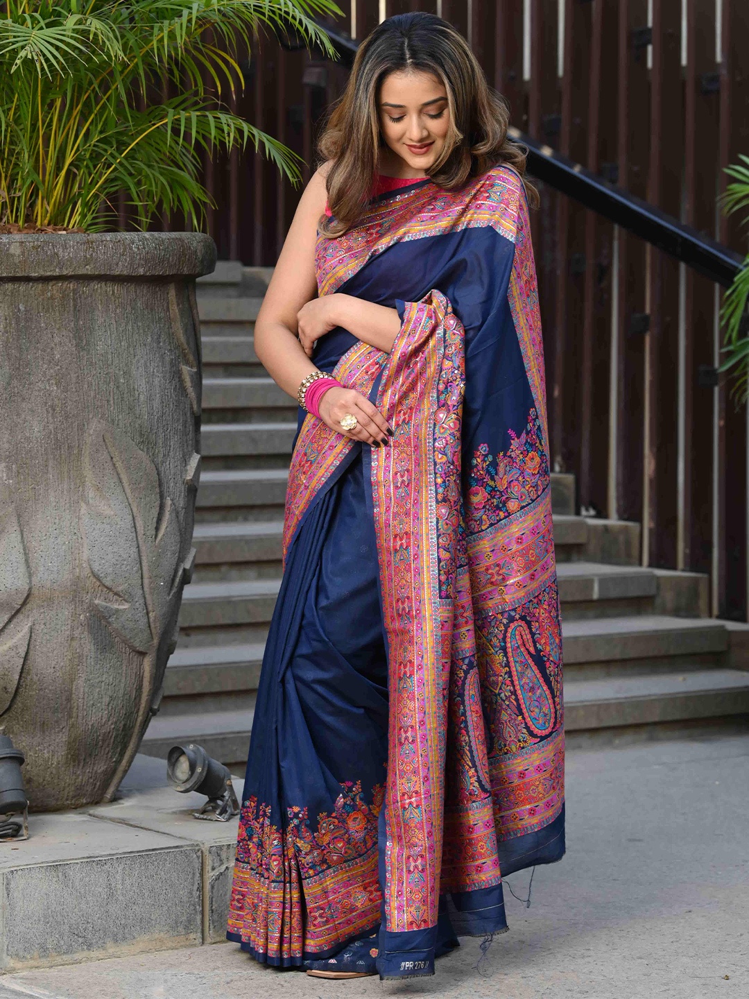 

BEATITUDE Floral printed Woven Design Zari Saree, Blue