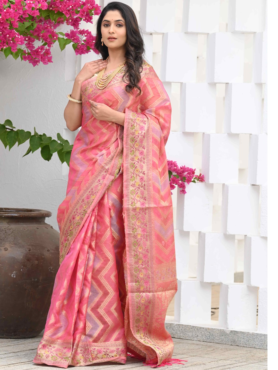 

BEATITUDE Ethnic Motif Woven Design Organza Zari Saree, Pink