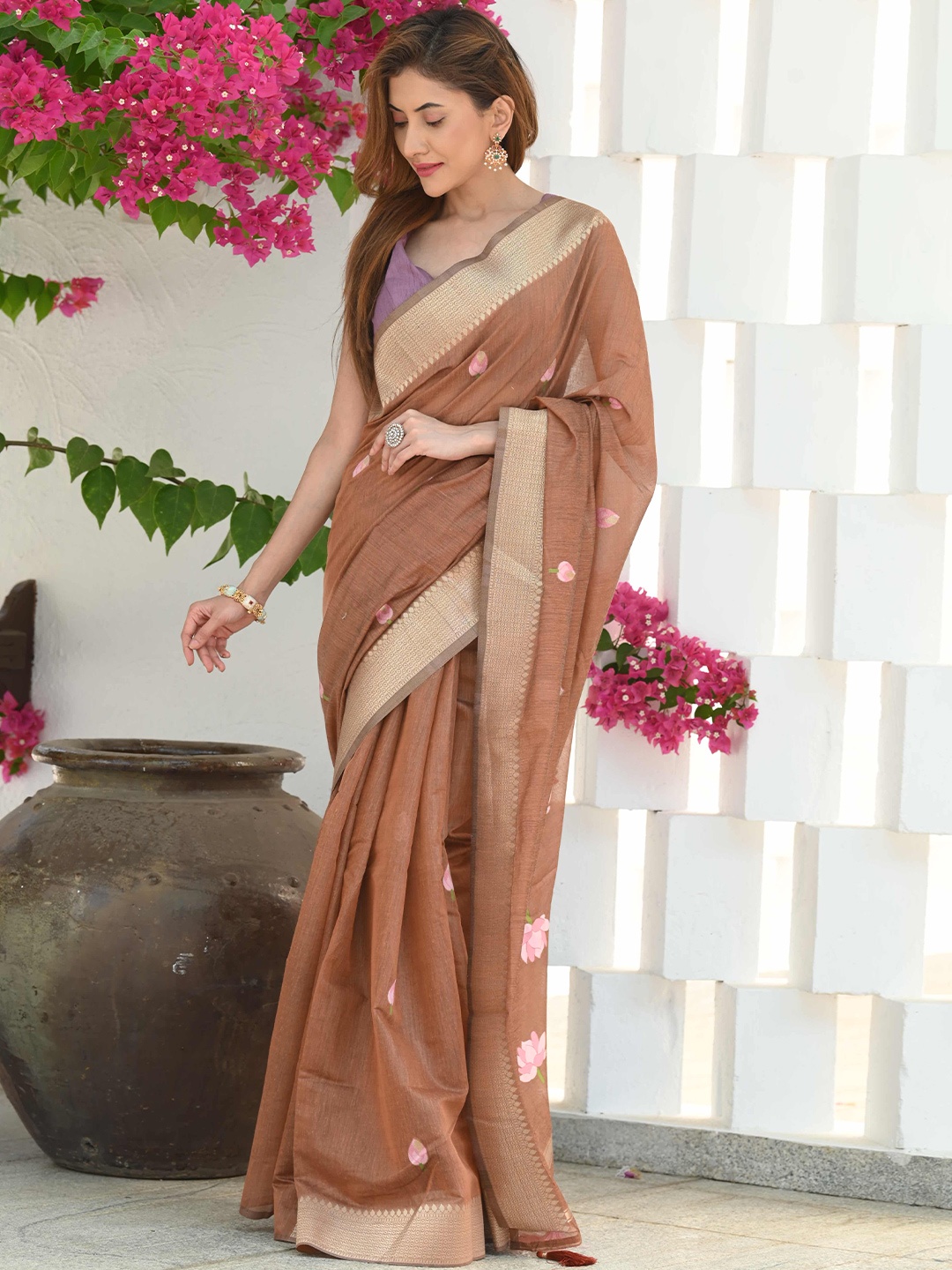 

BEATITUDE Woven Design Pure Cotton Saree, Brown