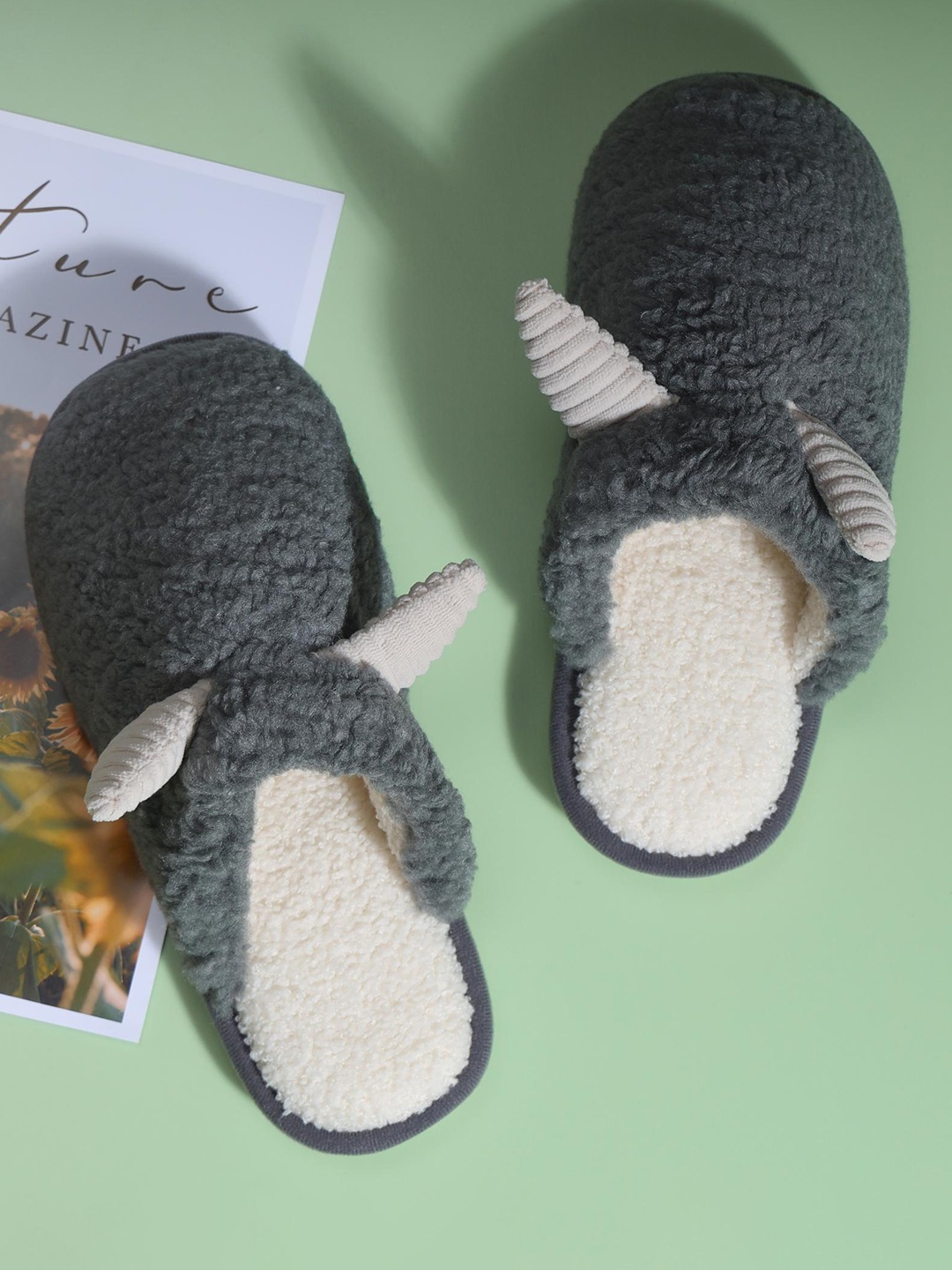 

Mast & Harbour Men Winter Room Slippers, Grey