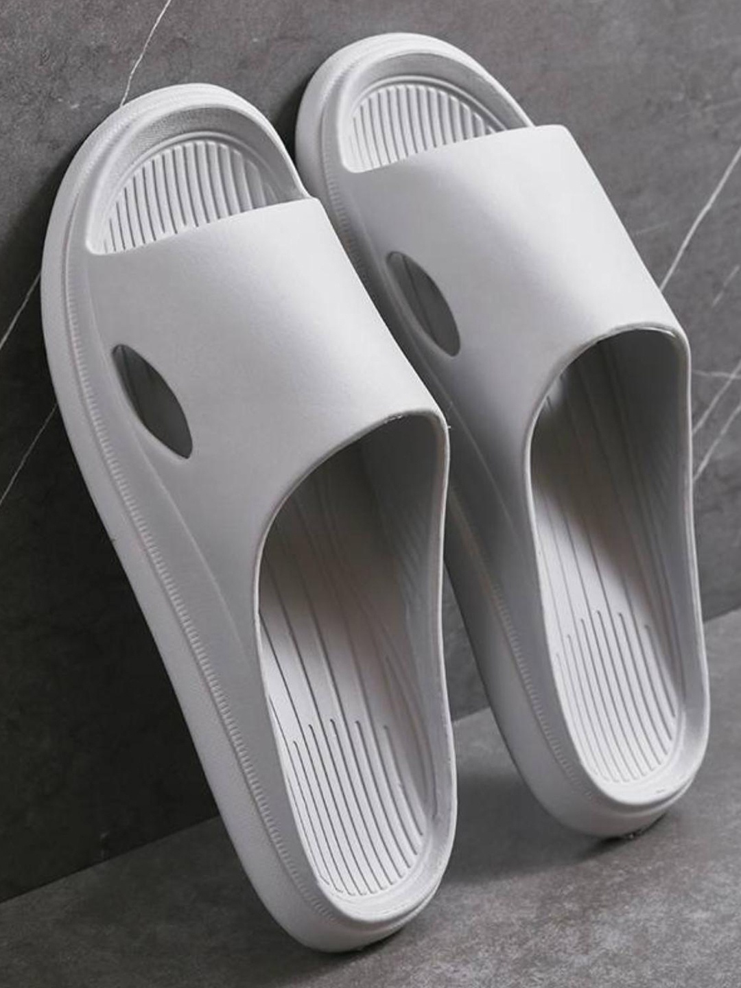 

Mast Harbour Men Grey Rubber Sliders
