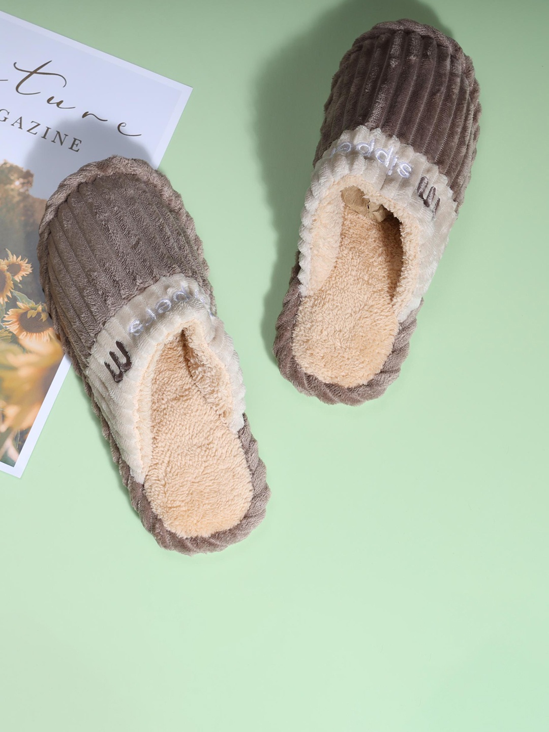 

Mast & Harbour Men Winter Room Slippers, Brown