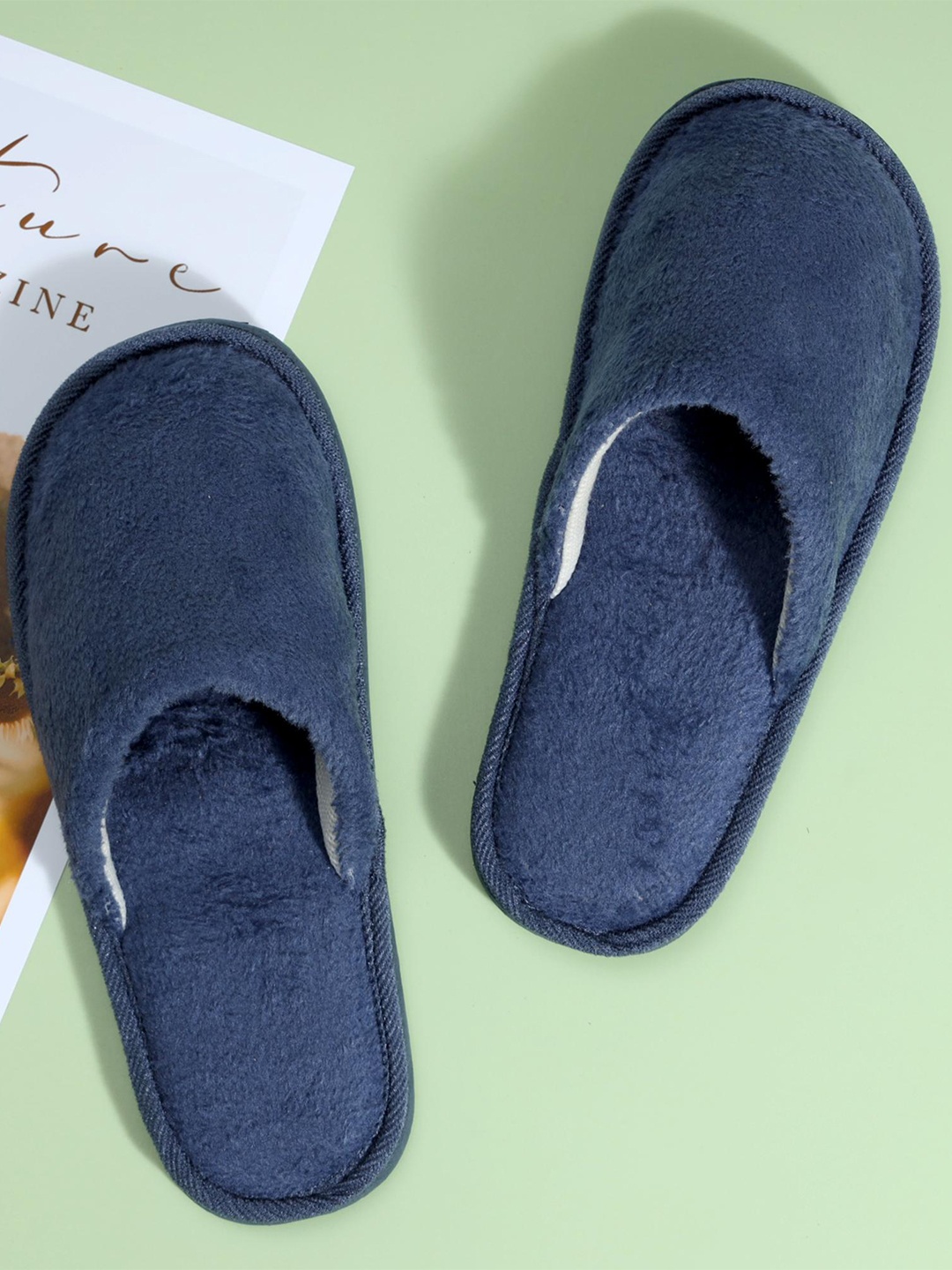 

Mast Harbour Men Round Toe Winter Slippers, Blue