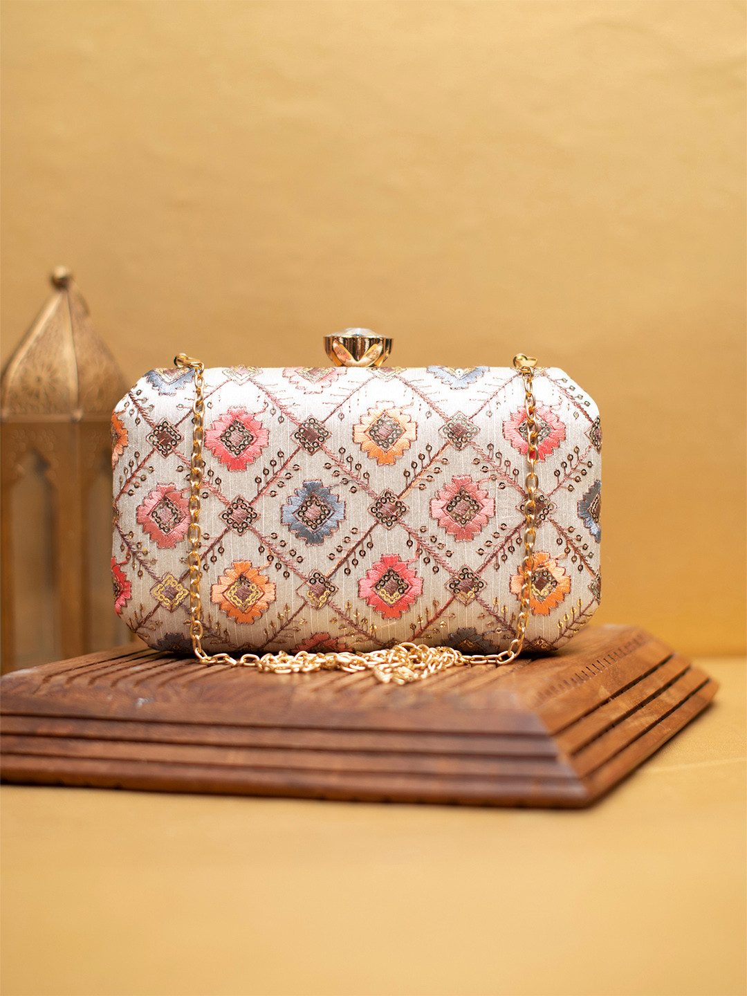 

ARTKLIM Embroidered Sequinned Detailed Box Clutch, White