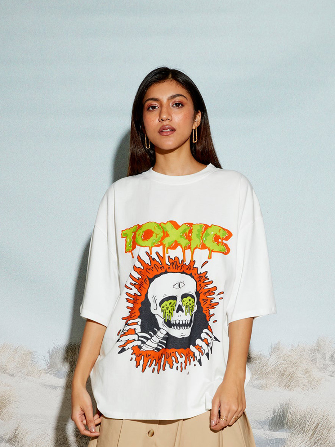 

THE CLOTHING FACTORY Typography Printed Round Neck Drop-Shoulder Sleeves Oversized T-shirt, White