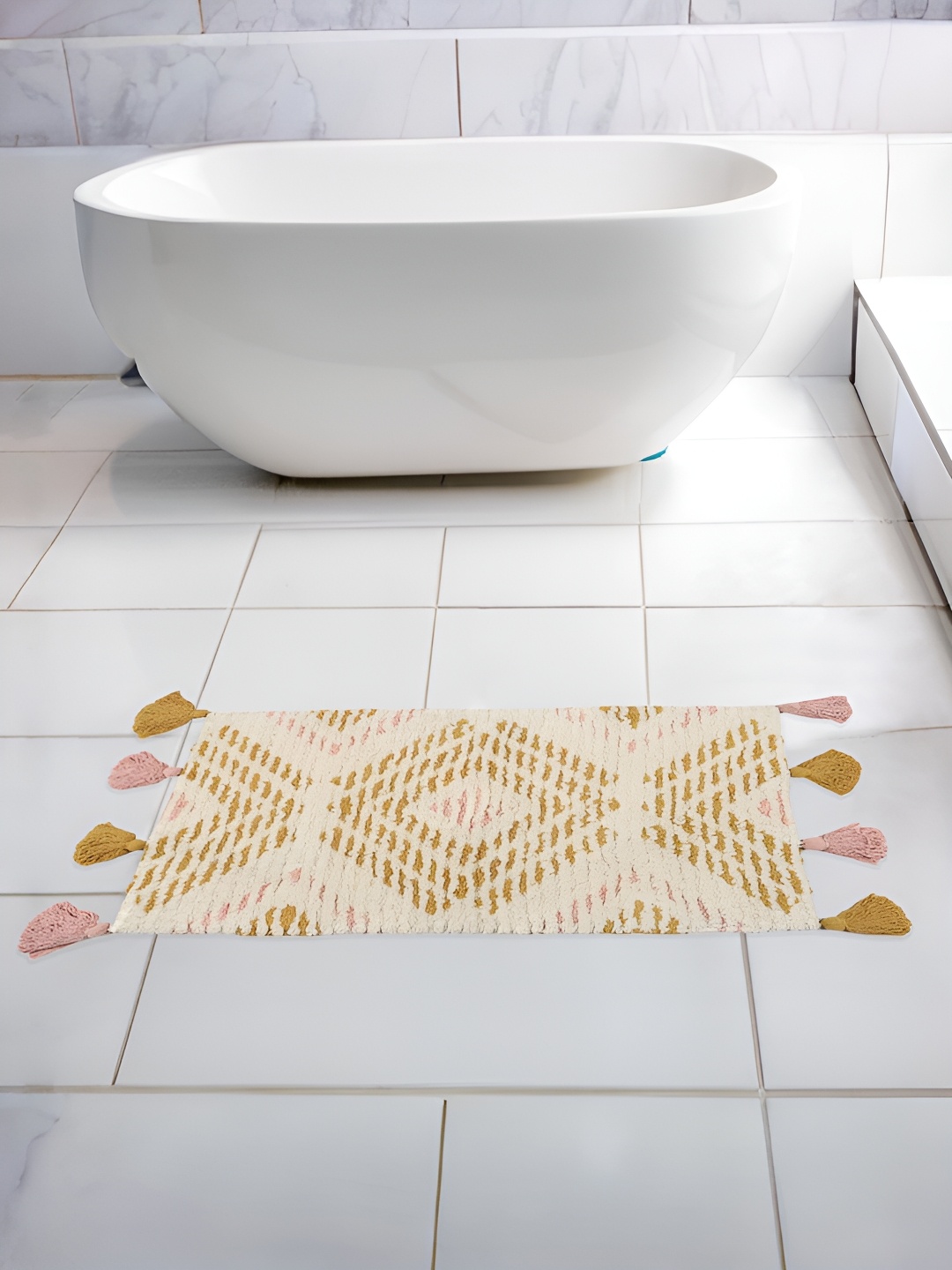 

Anko White & Pink Cotton Tufted Quick Dry Lightweight Bath Mat
