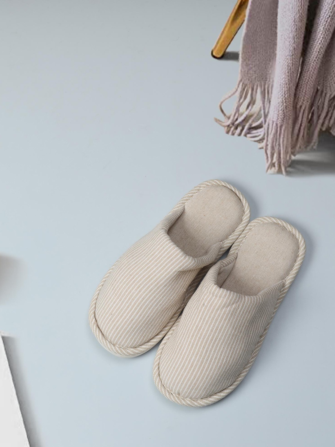 

Mast & Harbour Women Fur Winter Room Slippers, Off white